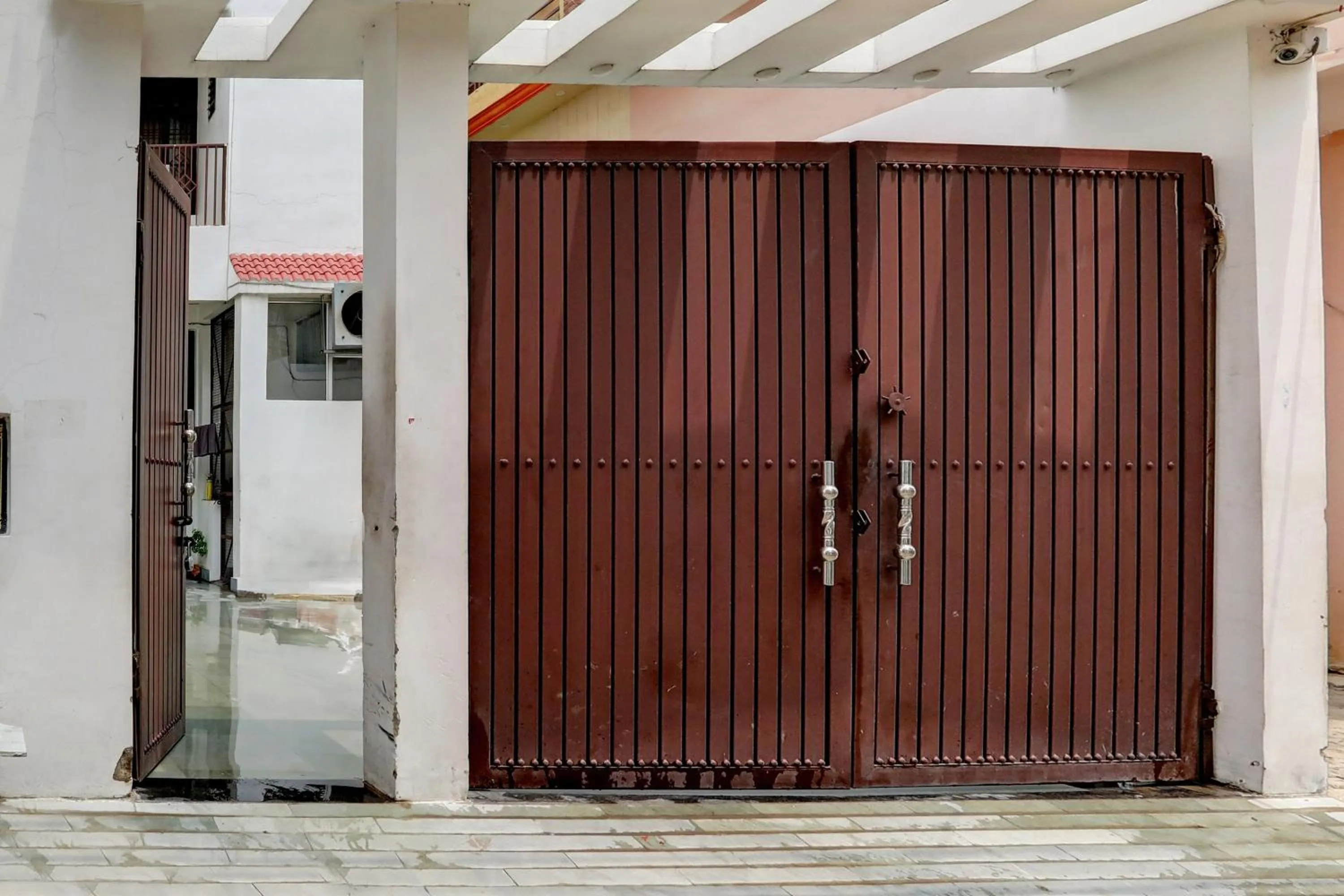 Facade/entrance in Hotel O The Raghav Villa