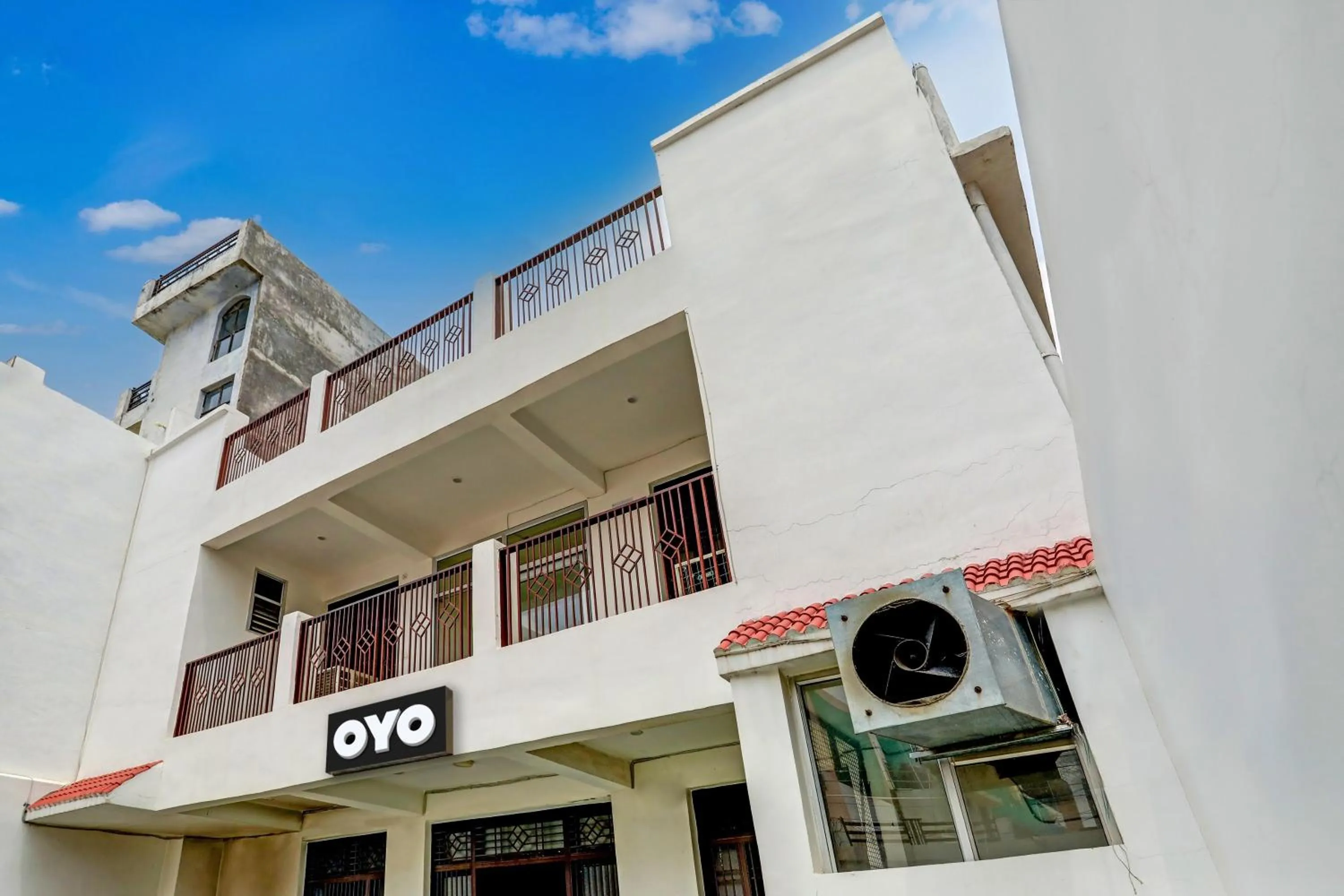 Facade/entrance in Hotel O The Raghav Villa