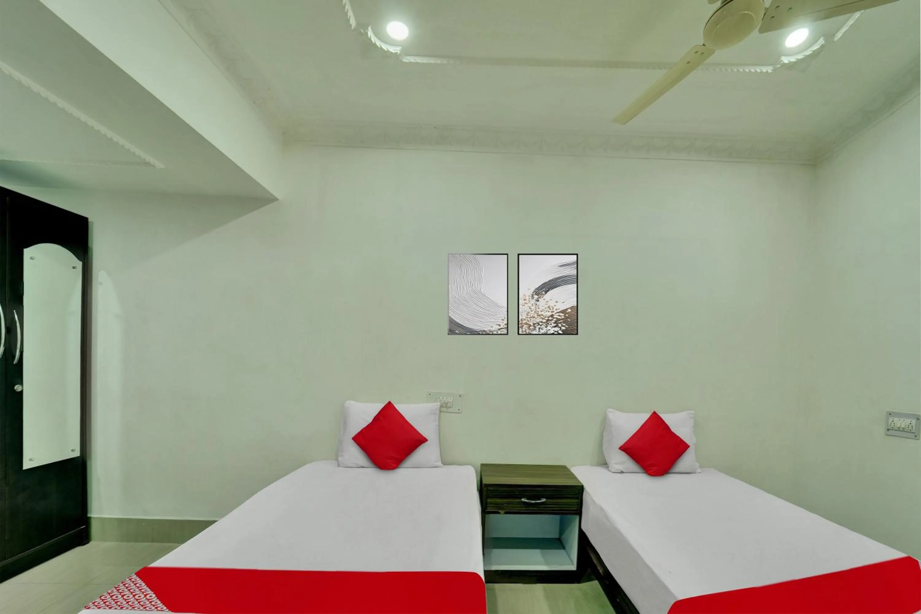 Bedroom in Hotel O Shakti Inn