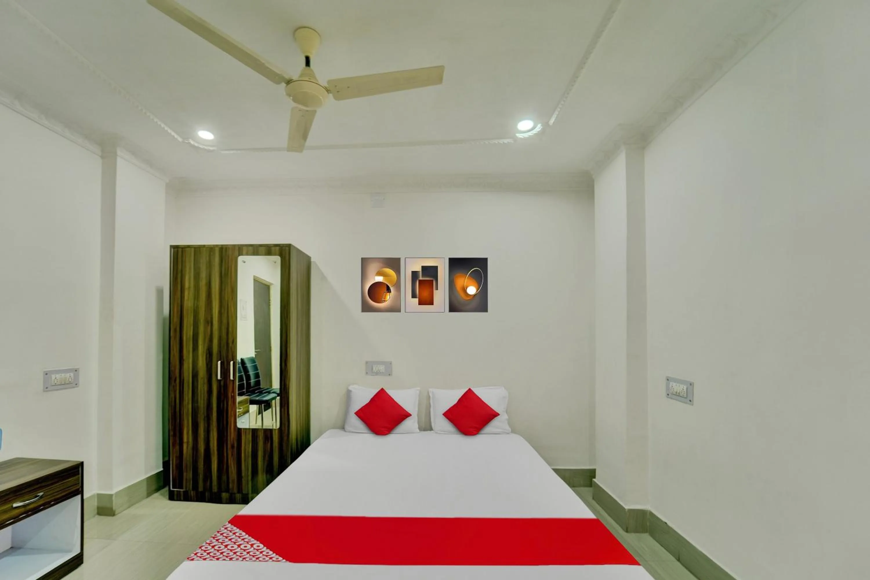 Bedroom in Hotel O Shakti Inn