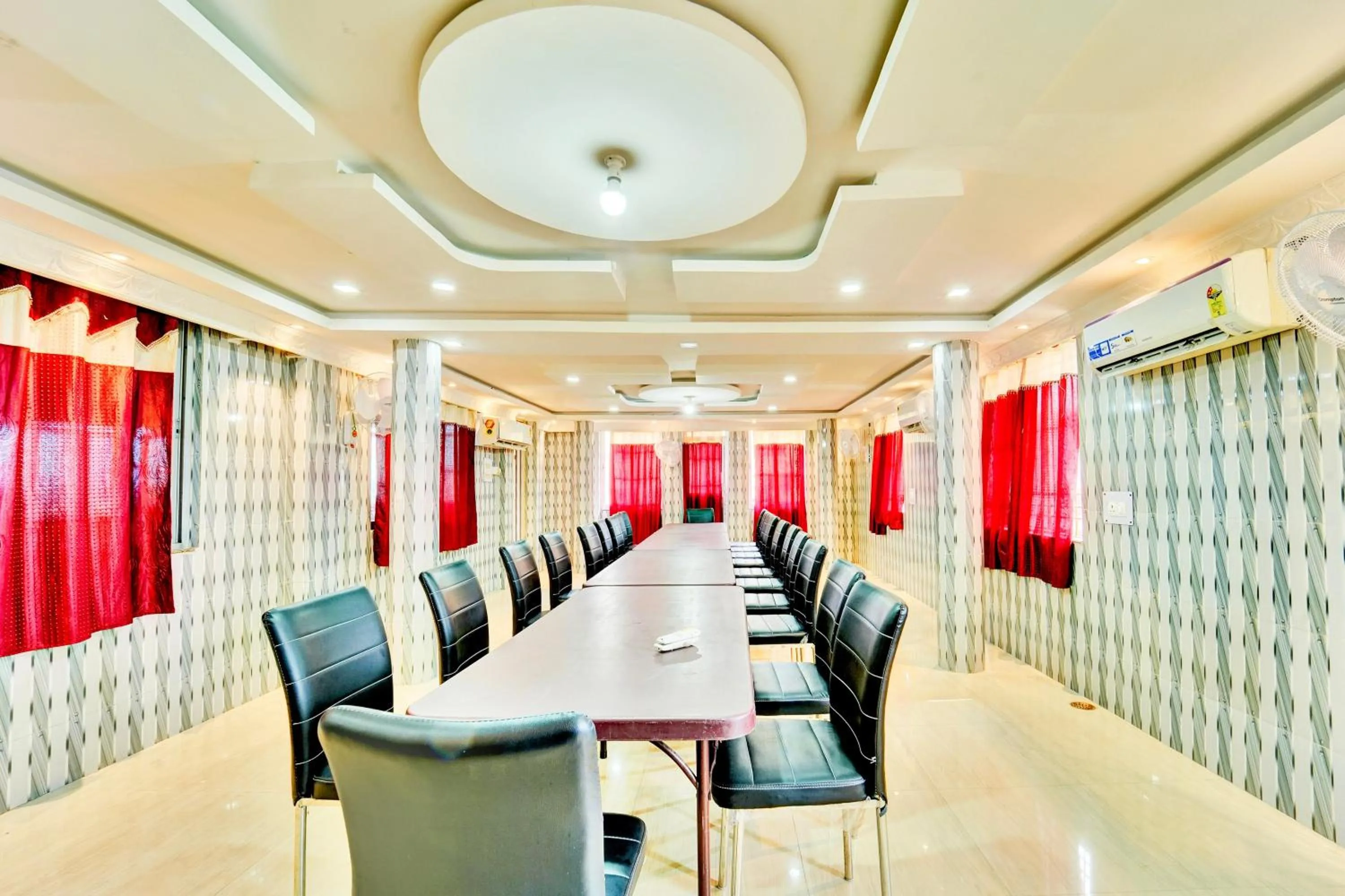 Lobby or reception in Hotel O Shakti Inn