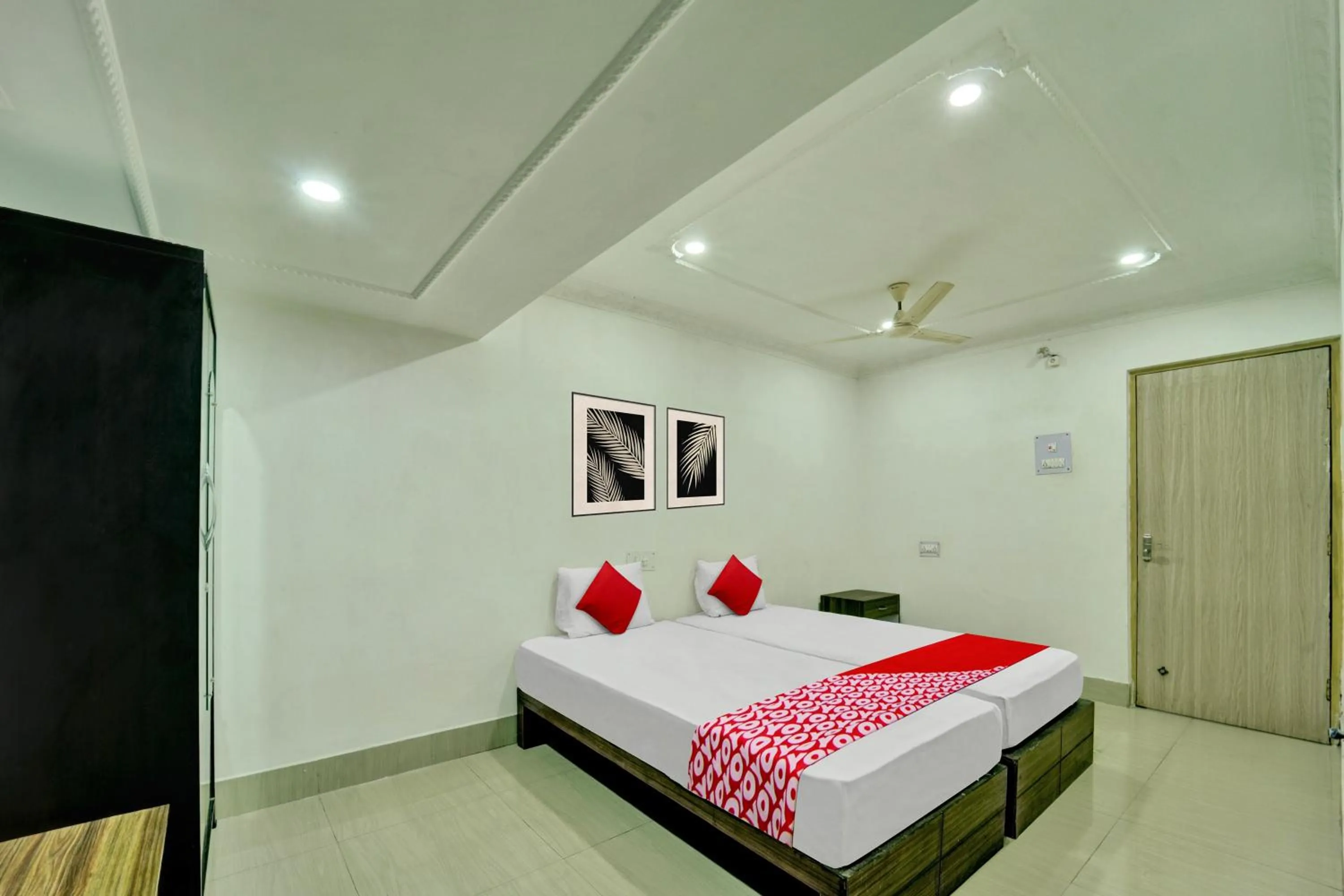 Bedroom in Hotel O Shakti Inn