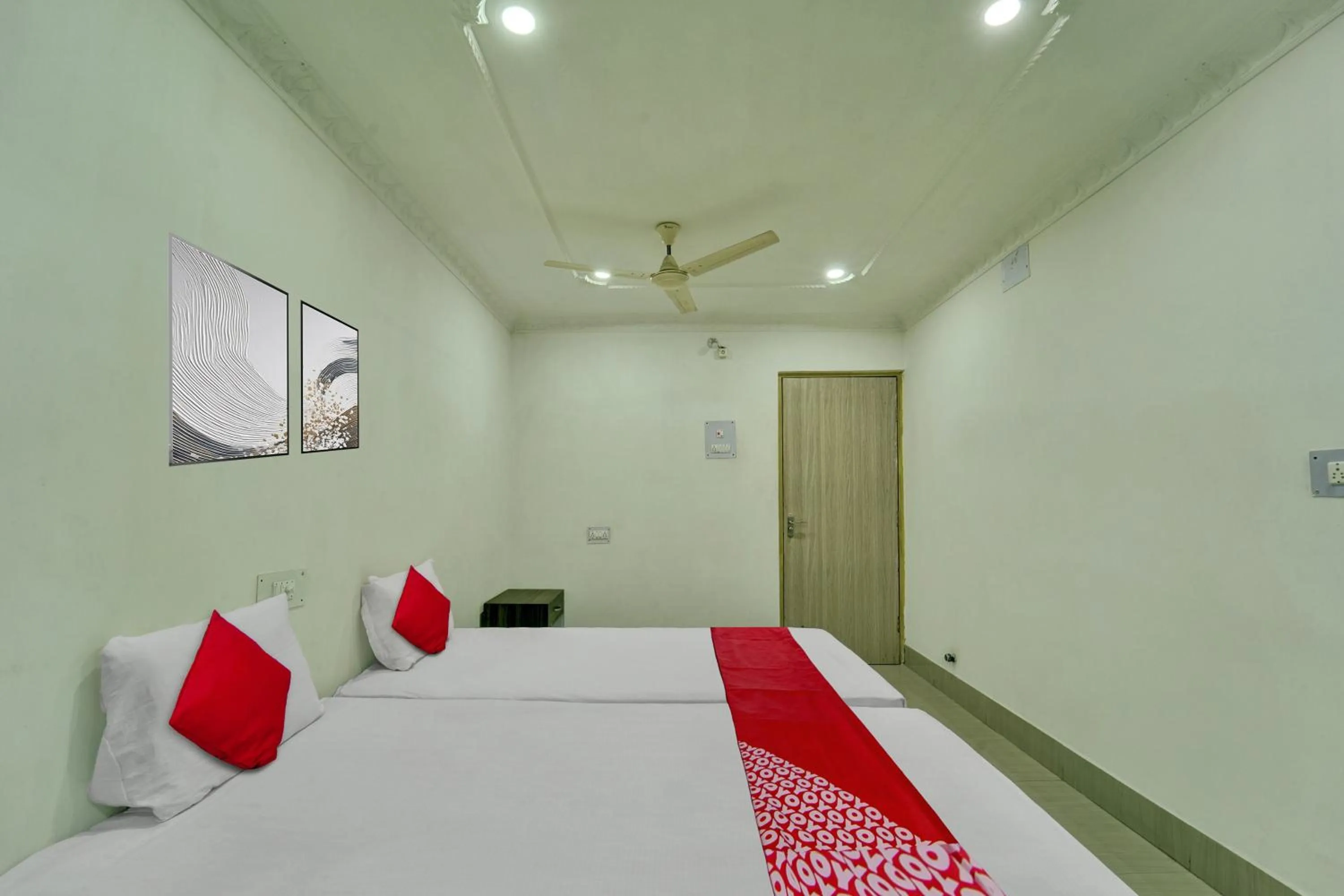 Bedroom in Hotel O Shakti Inn