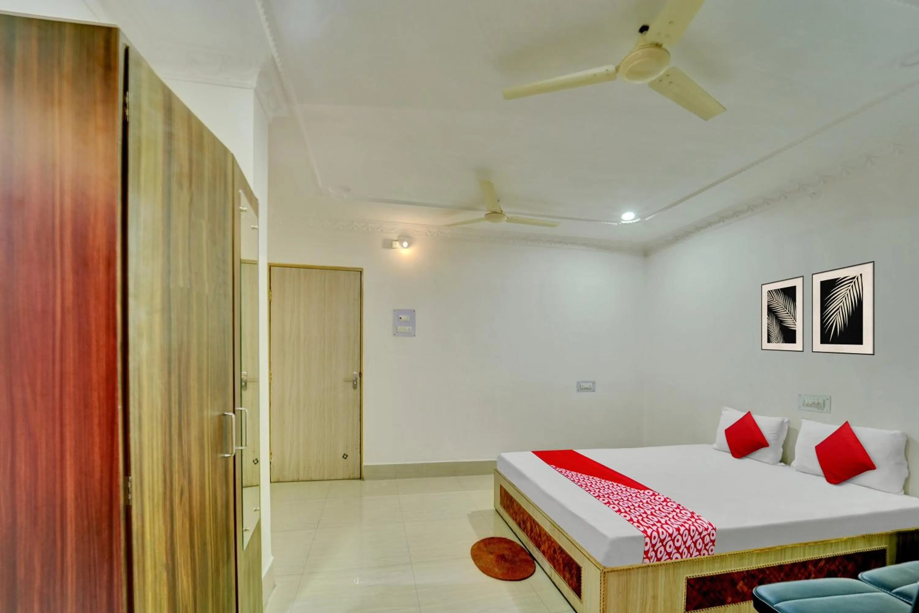 Bedroom in Hotel O Shakti Inn