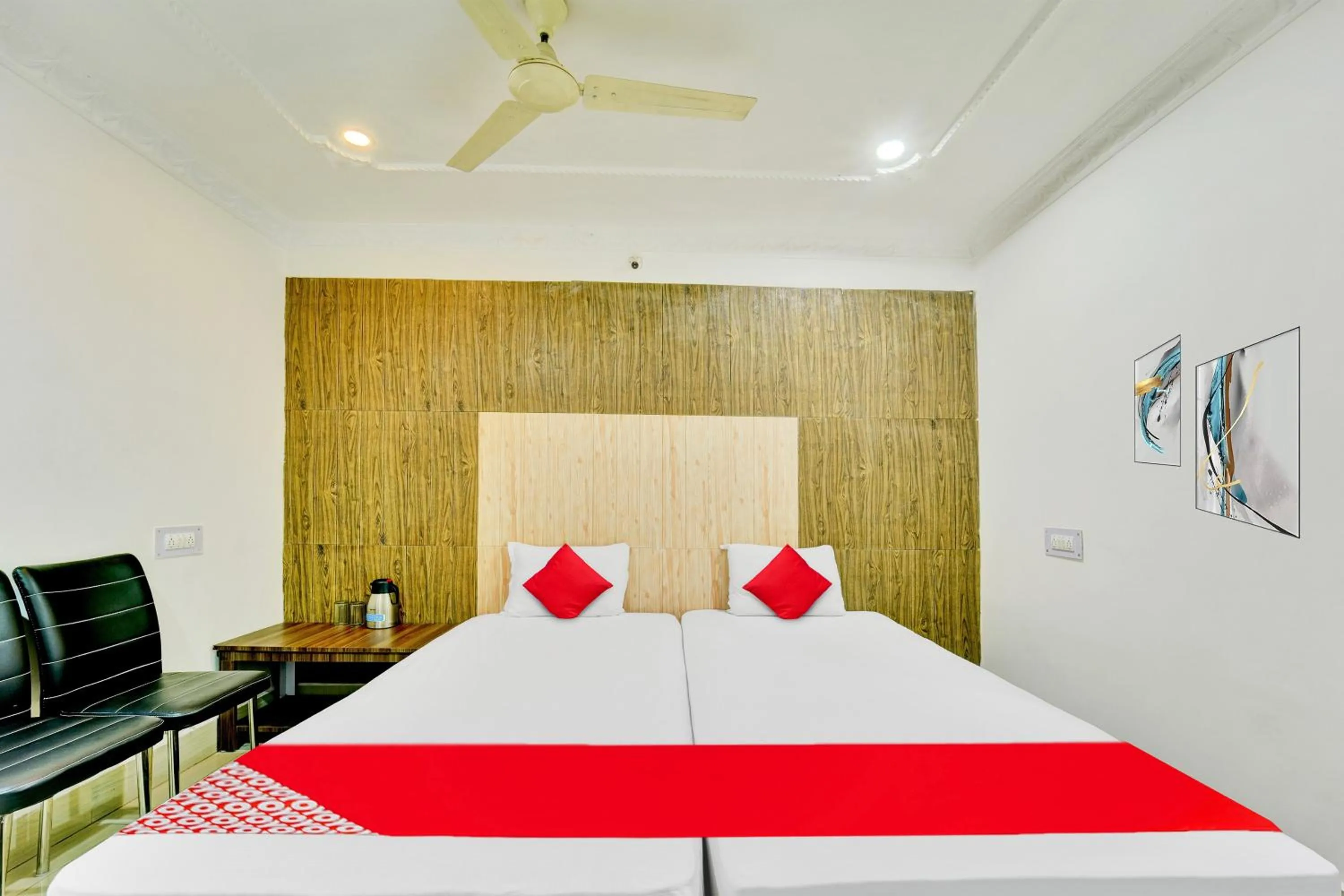 Bedroom in Hotel O Shakti Inn