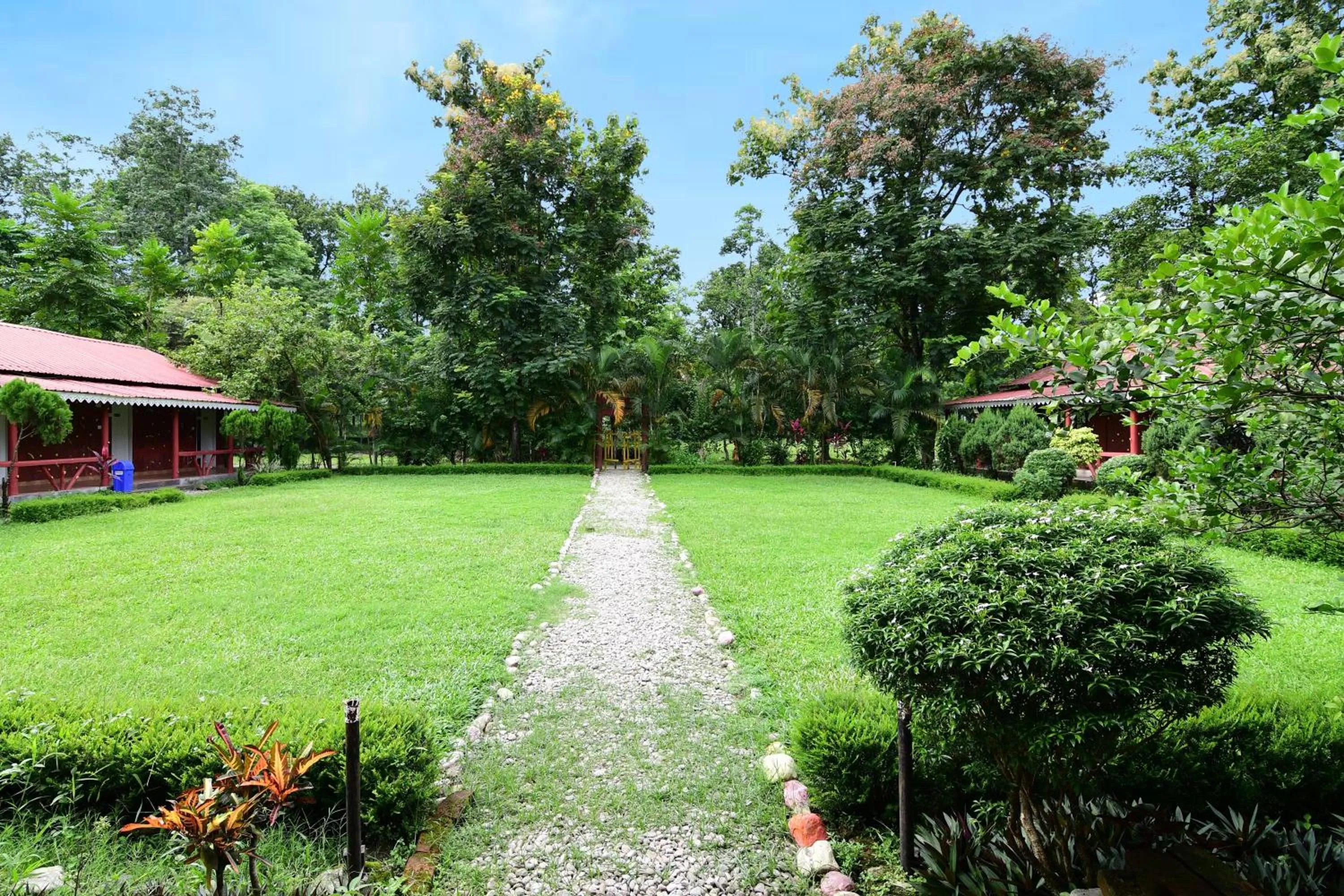 Garden in Townhouse OAK Gorumara Jungle Resort