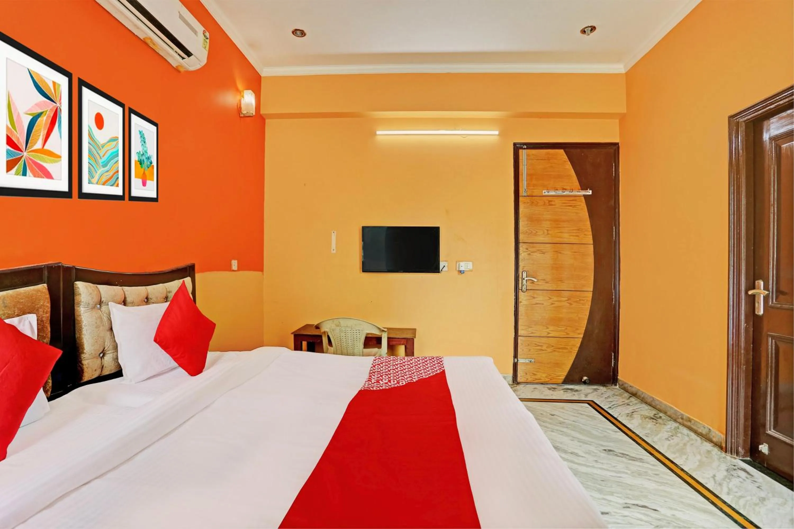 Bedroom, Bed in Hotel O Naveen Stay