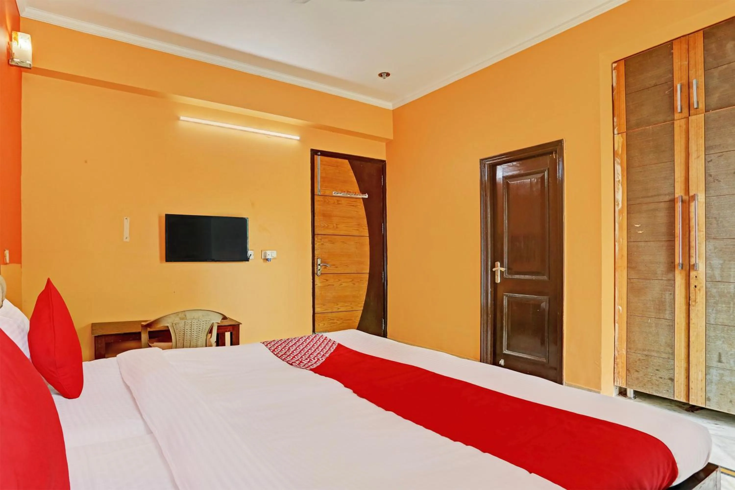 Bedroom, Bed in Hotel O Naveen Stay