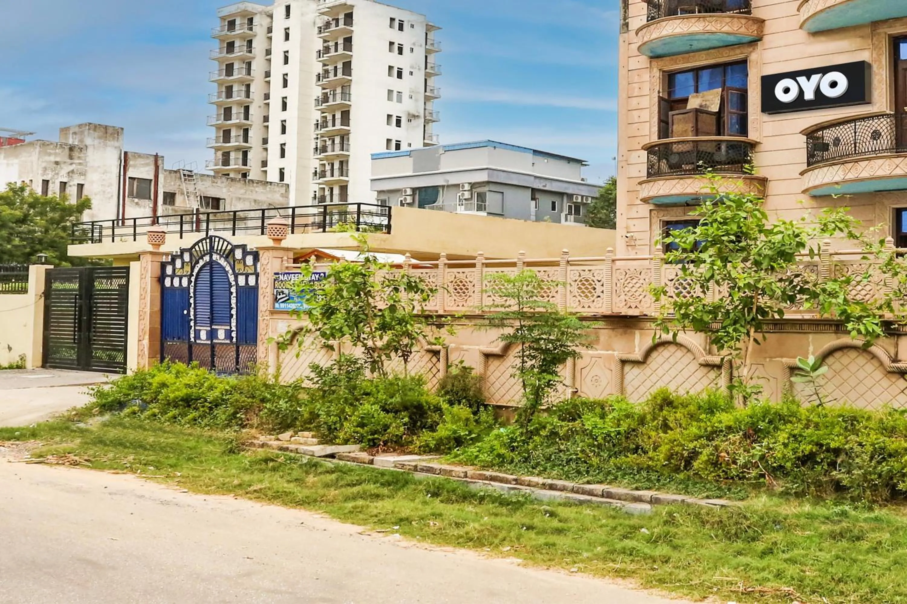 Facade/entrance in Hotel O Naveen Stay