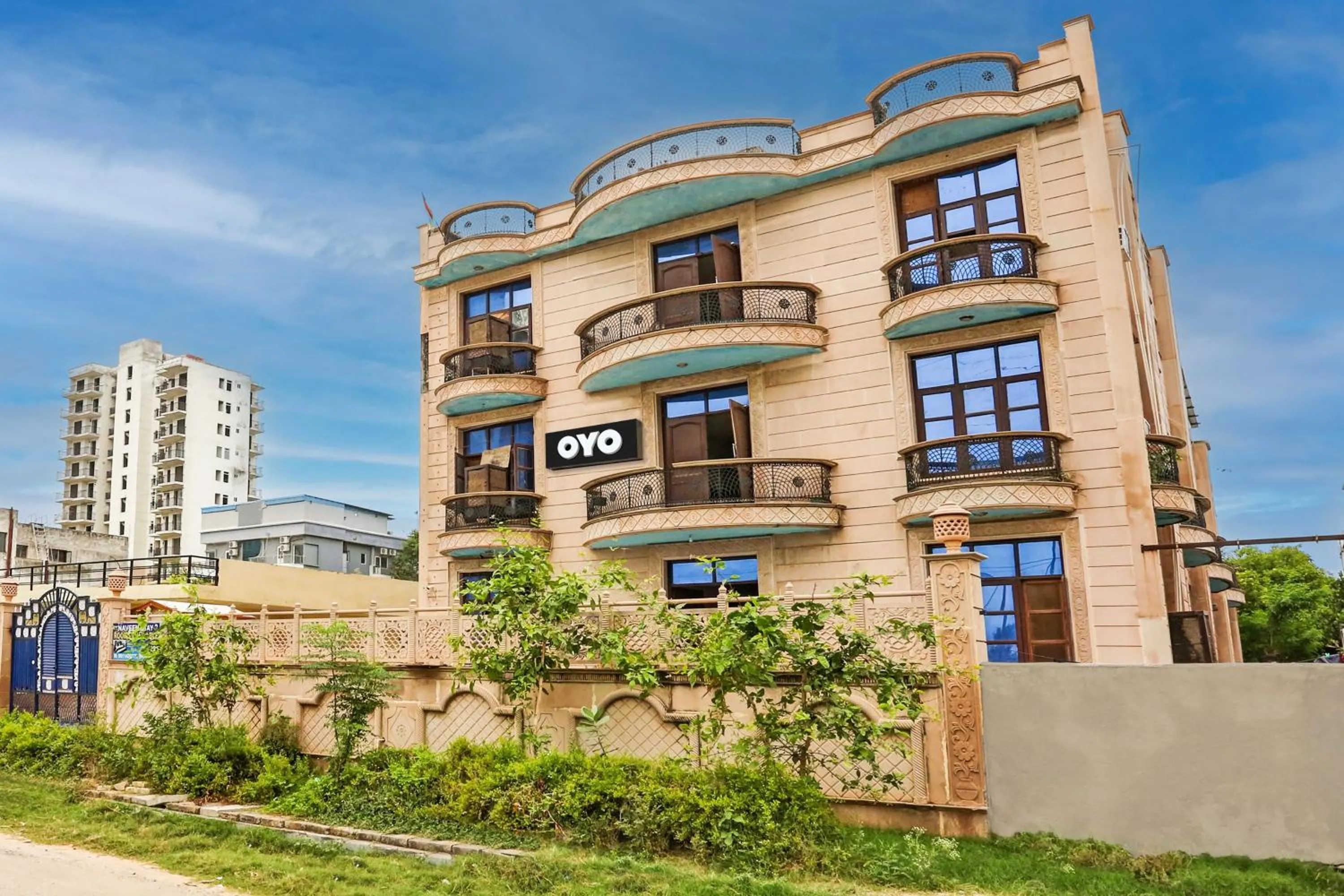 Facade/entrance in Hotel O Naveen Stay