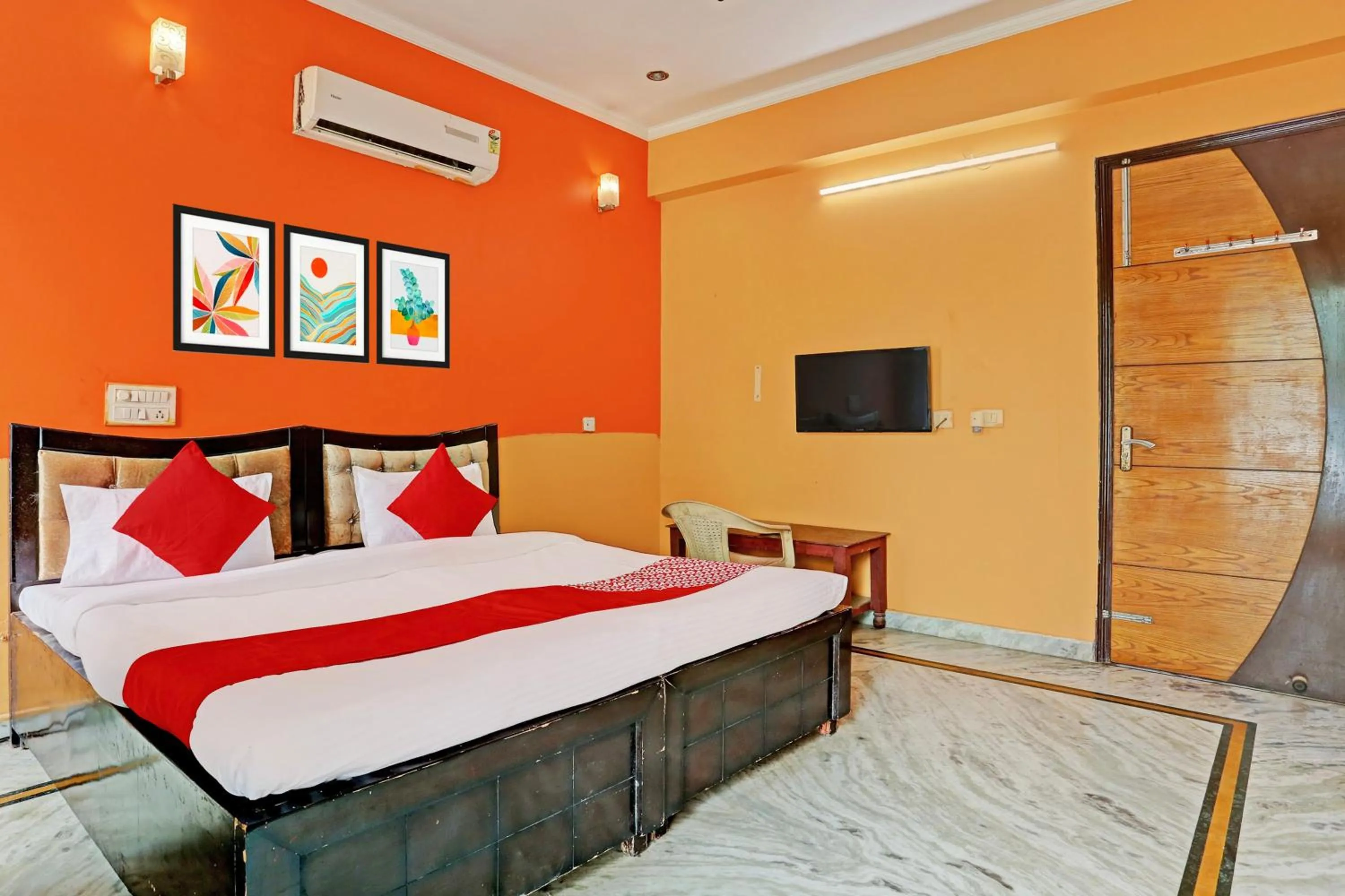 Bedroom, Bed in Hotel O Naveen Stay