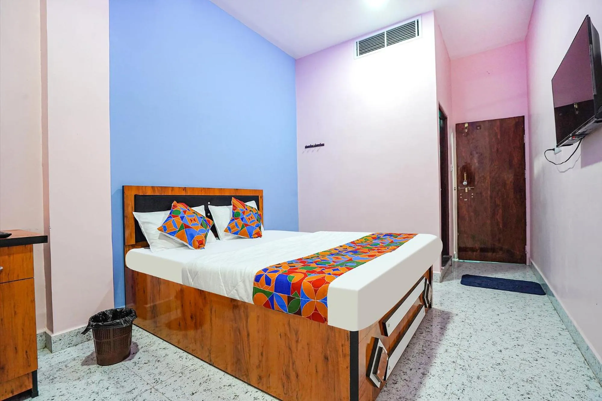 Bed in FabExpress Evaan Deluxe Rooms