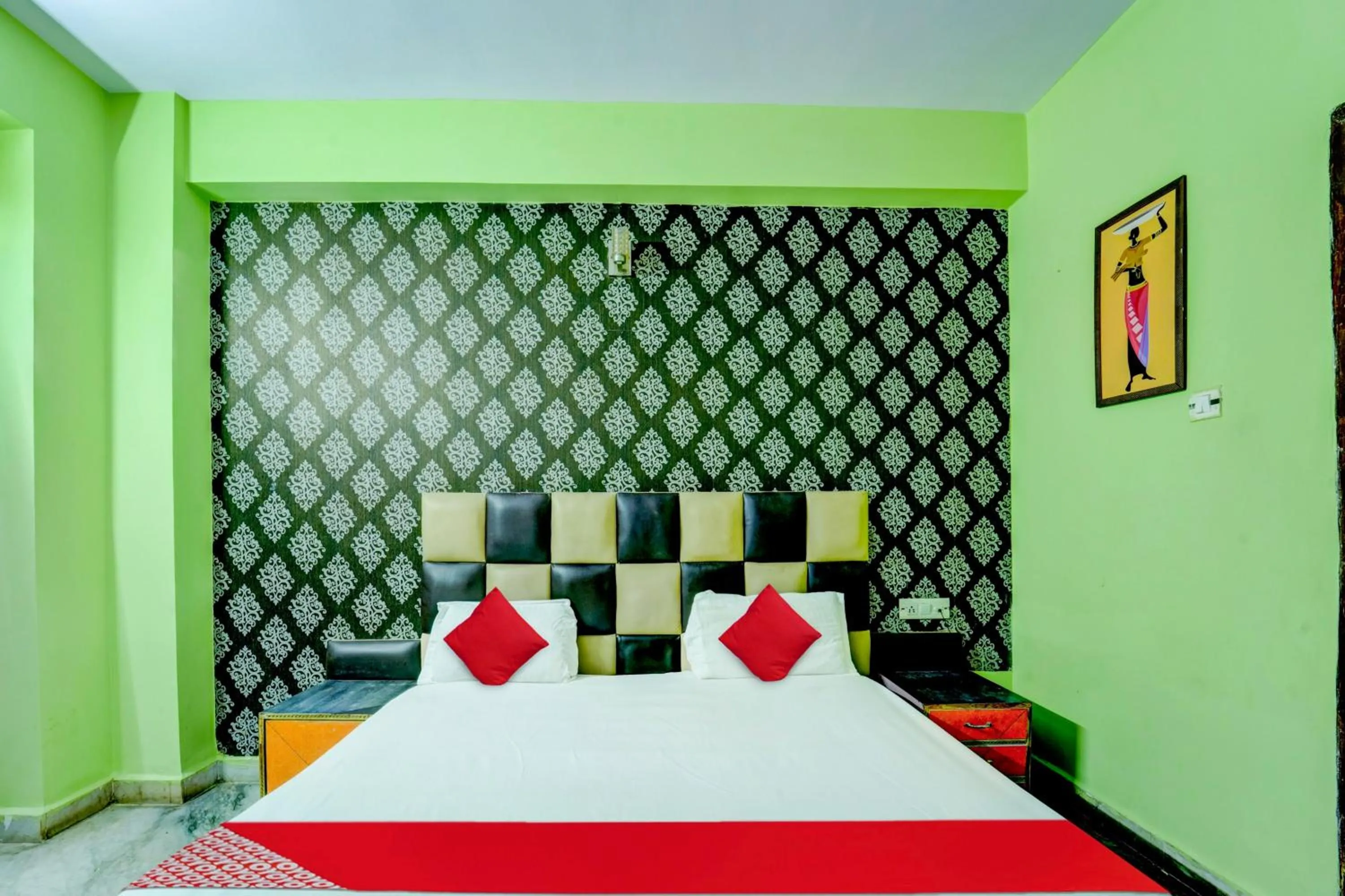 Bedroom, Bed in Super OYO Flagship Hotel New Savera