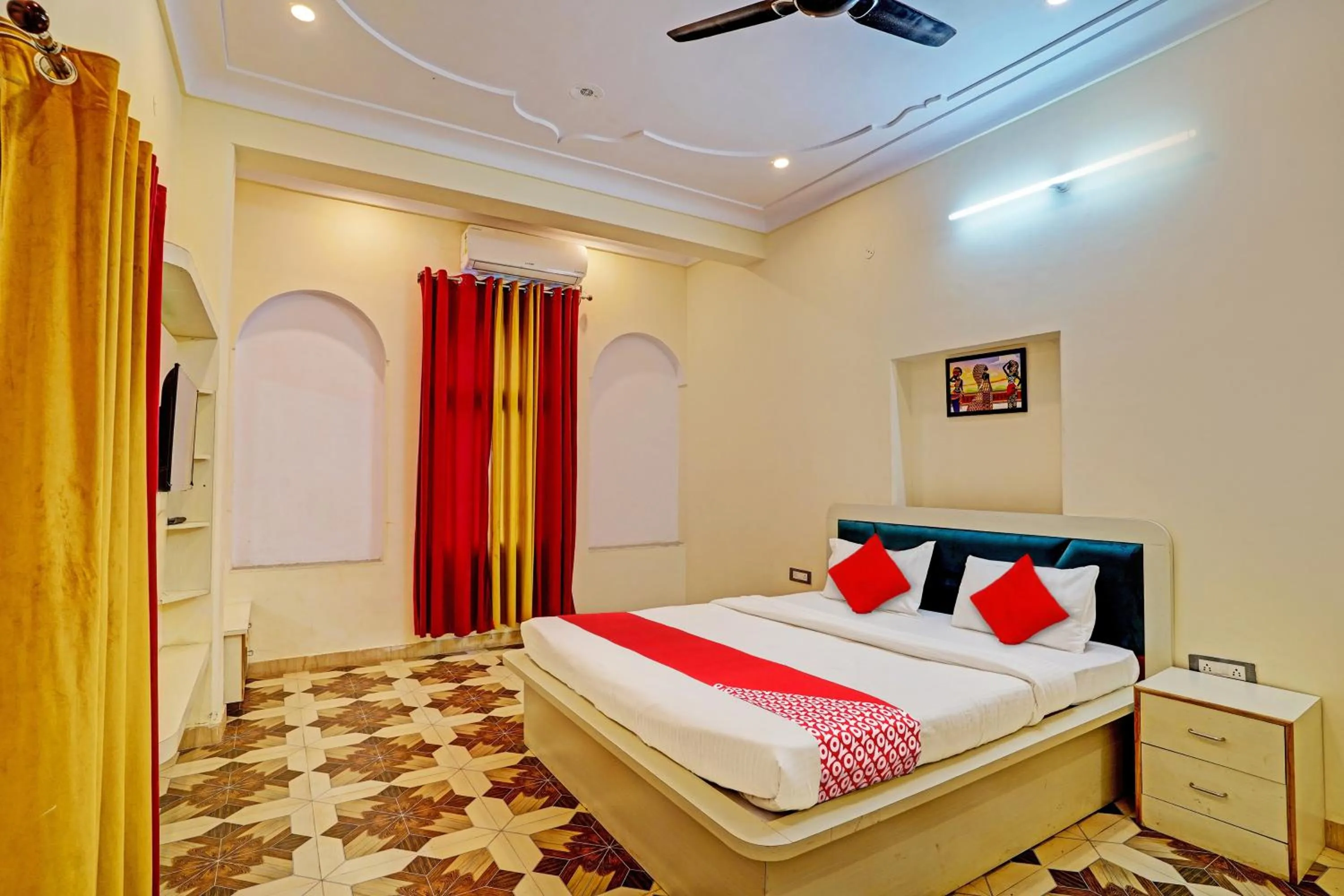 Bedroom, Bed in Hotel O Real Out Of The Blue