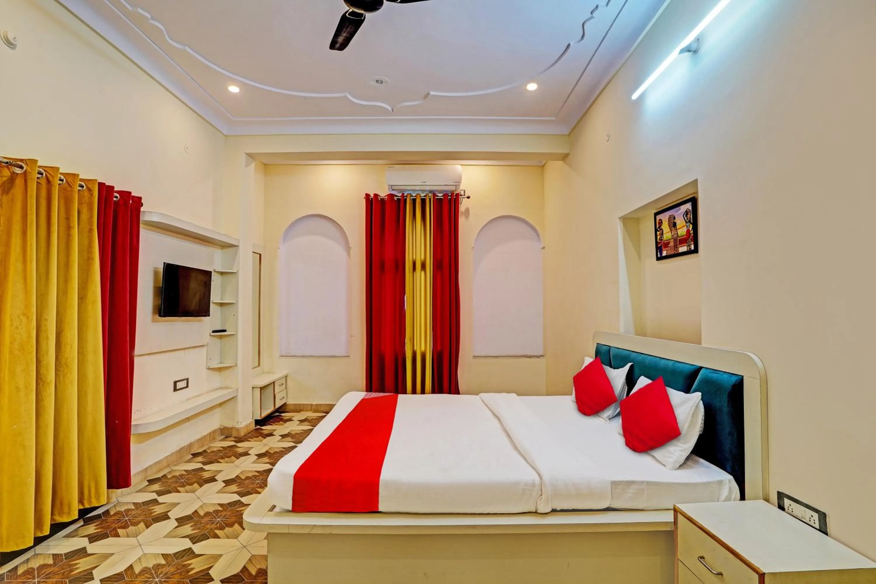 Bedroom, Bed in Hotel O Real Out Of The Blue