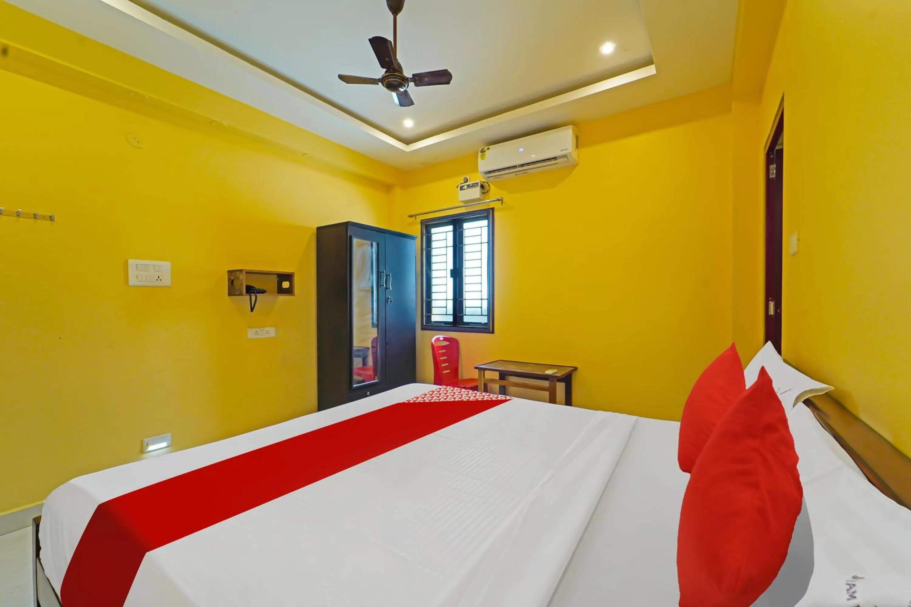 Bedroom, Bed in Hotel O Jayam Residency