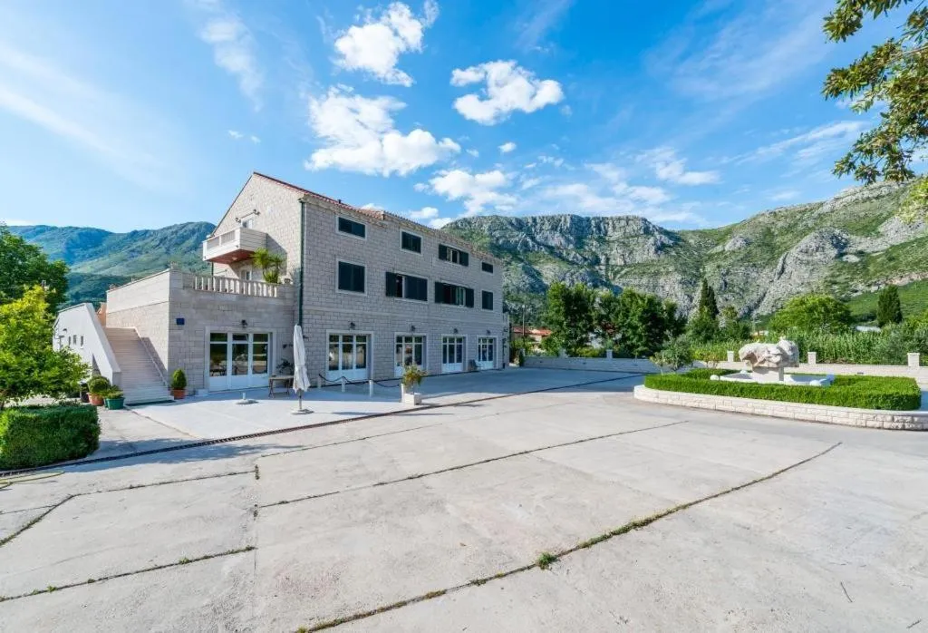 Property building in Apartments Azzurro