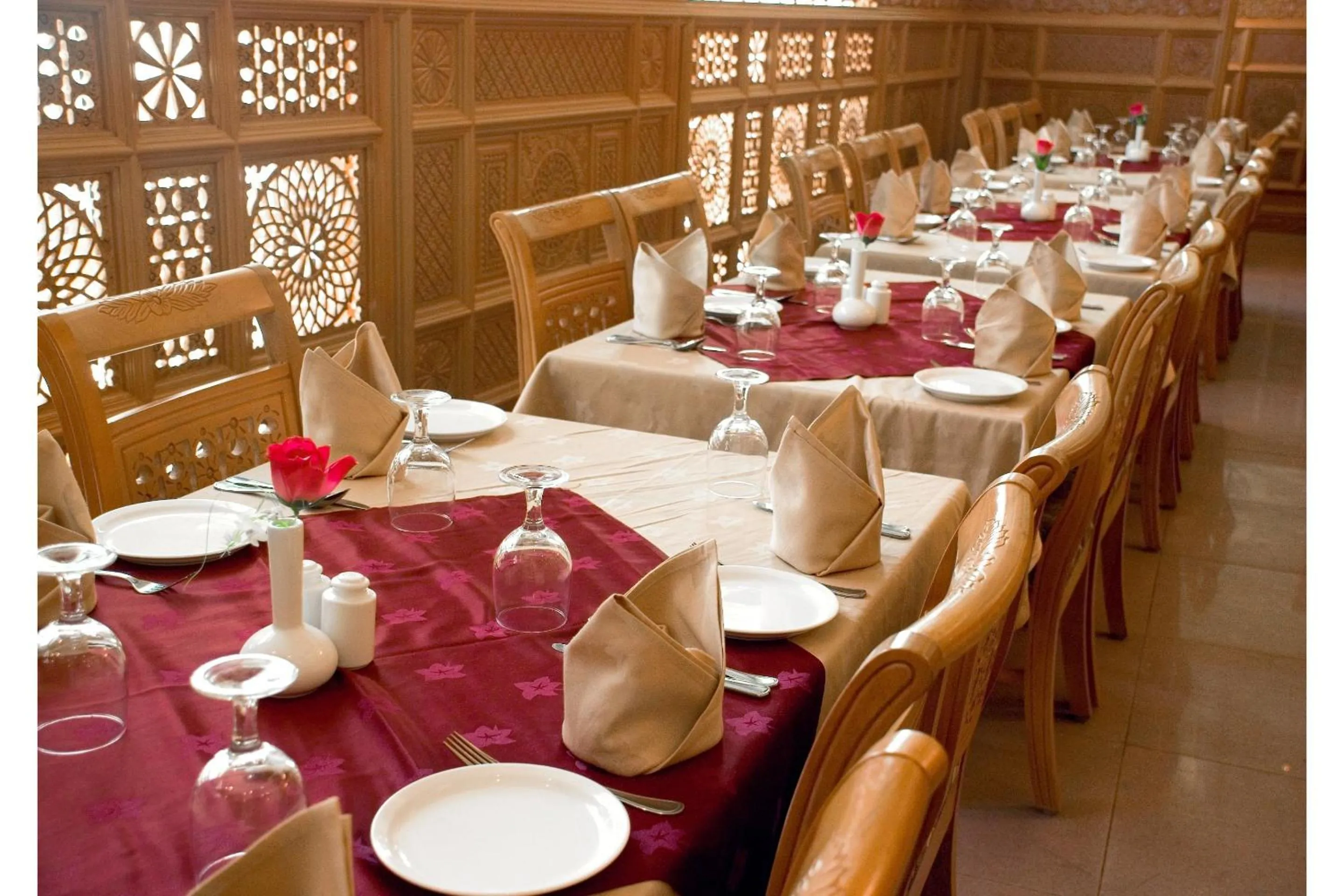 Restaurant/places to eat in Super OYO 151 Manam 2 Hotel Apartment