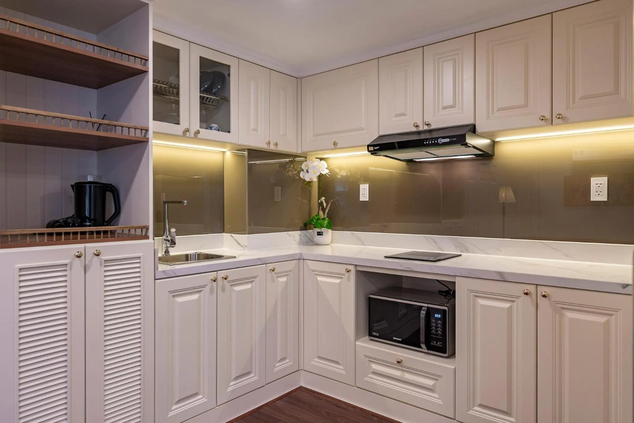 Golden Sun Apartment & Hotel