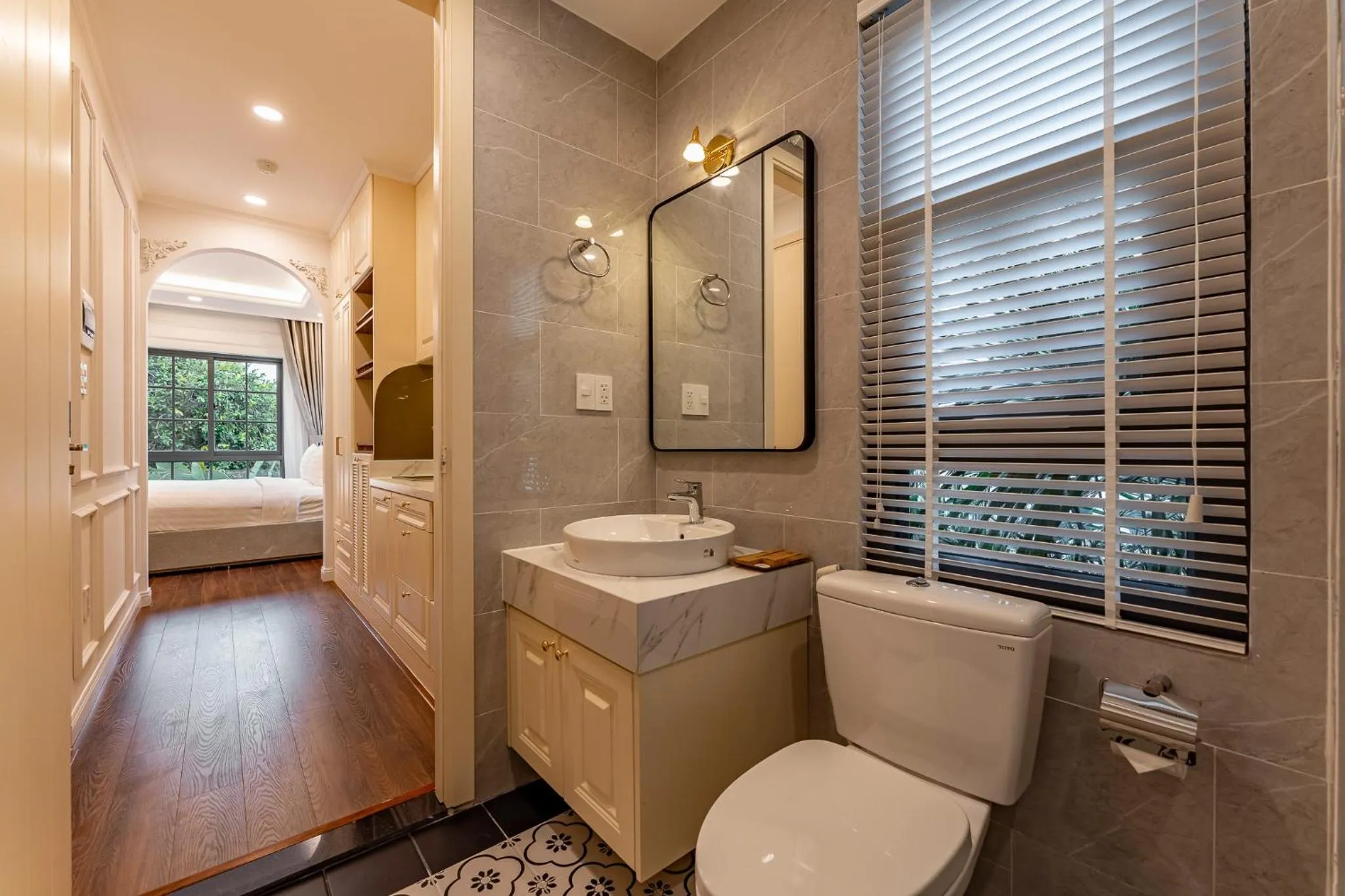 Golden Sun Apartment & Hotel