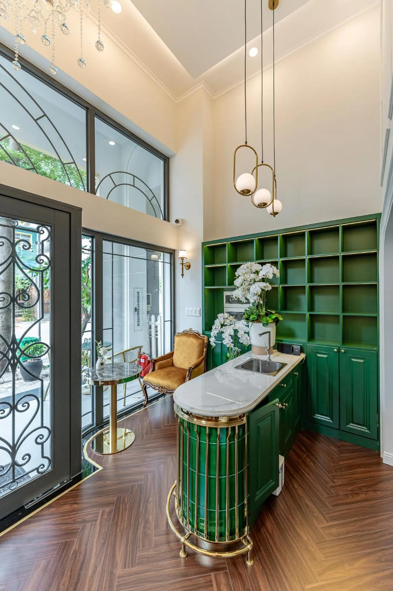 Golden Sun Apartment & Hotel