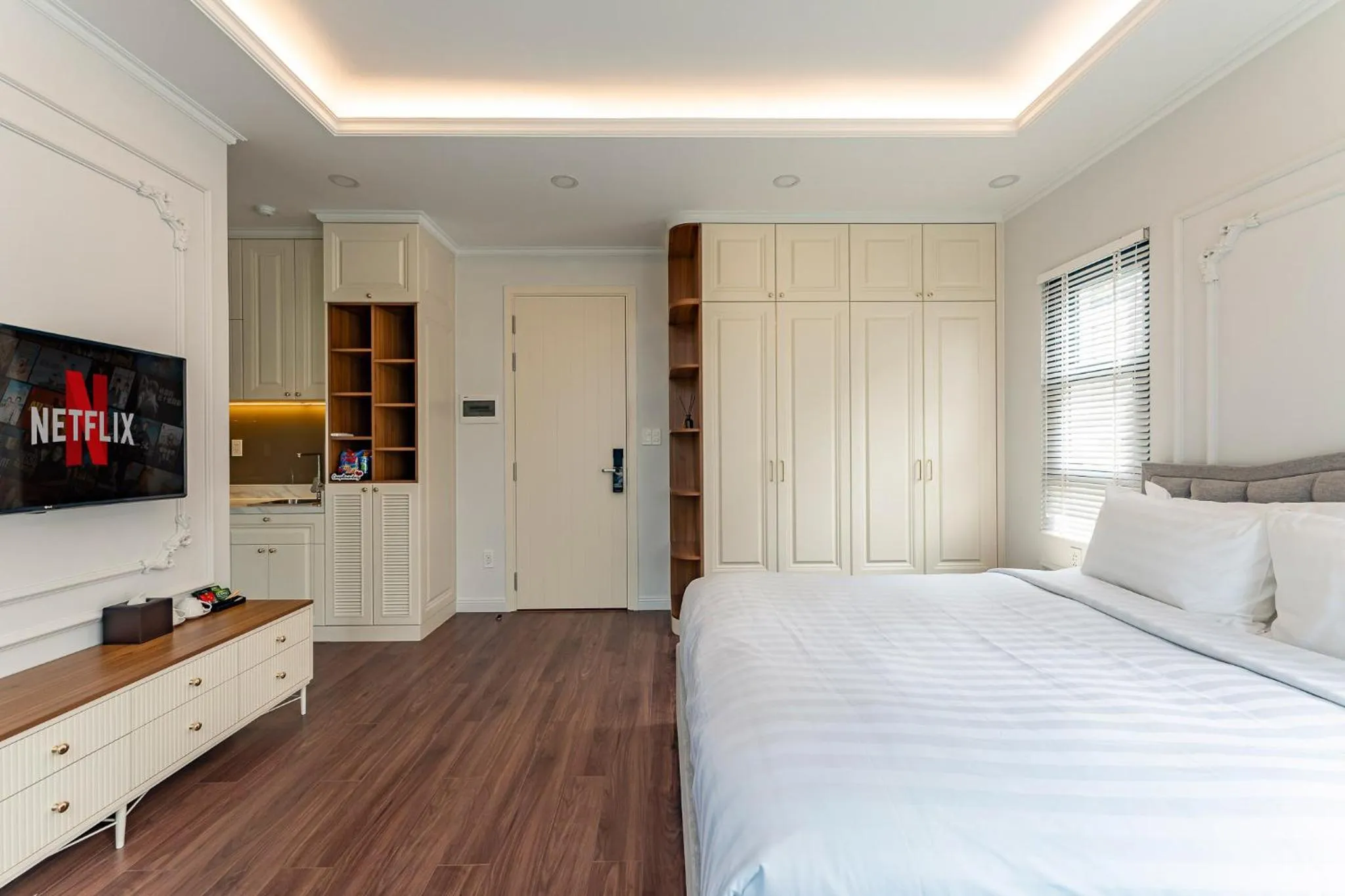 Bed in Golden Sun Apartment & Hotel