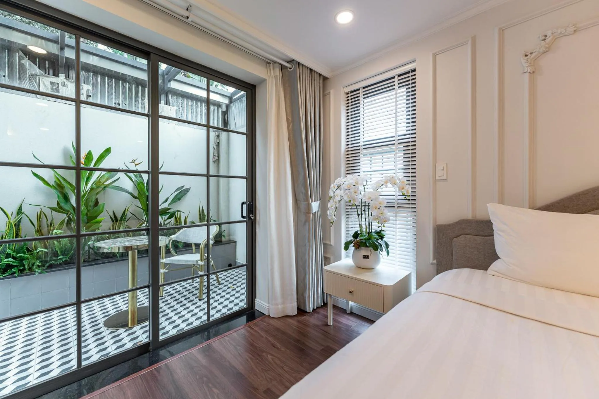 Bed in Golden Sun Apartment & Hotel