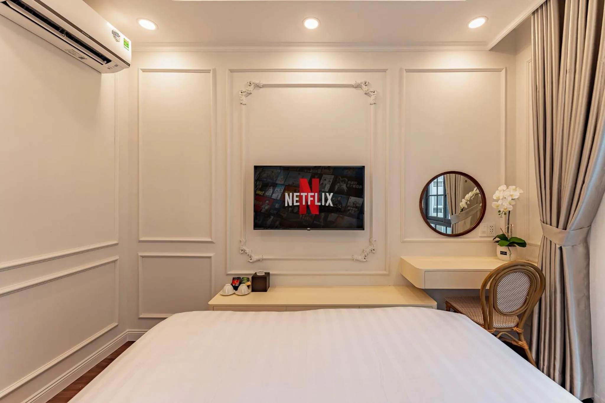 Bed in Golden Sun Apartment & Hotel