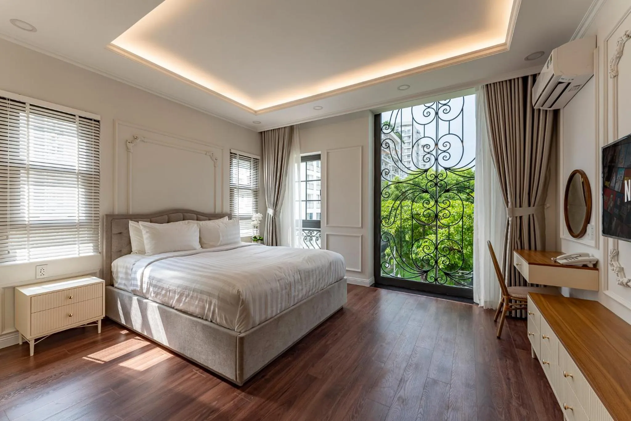 Bed in Golden Sun Apartment & Hotel