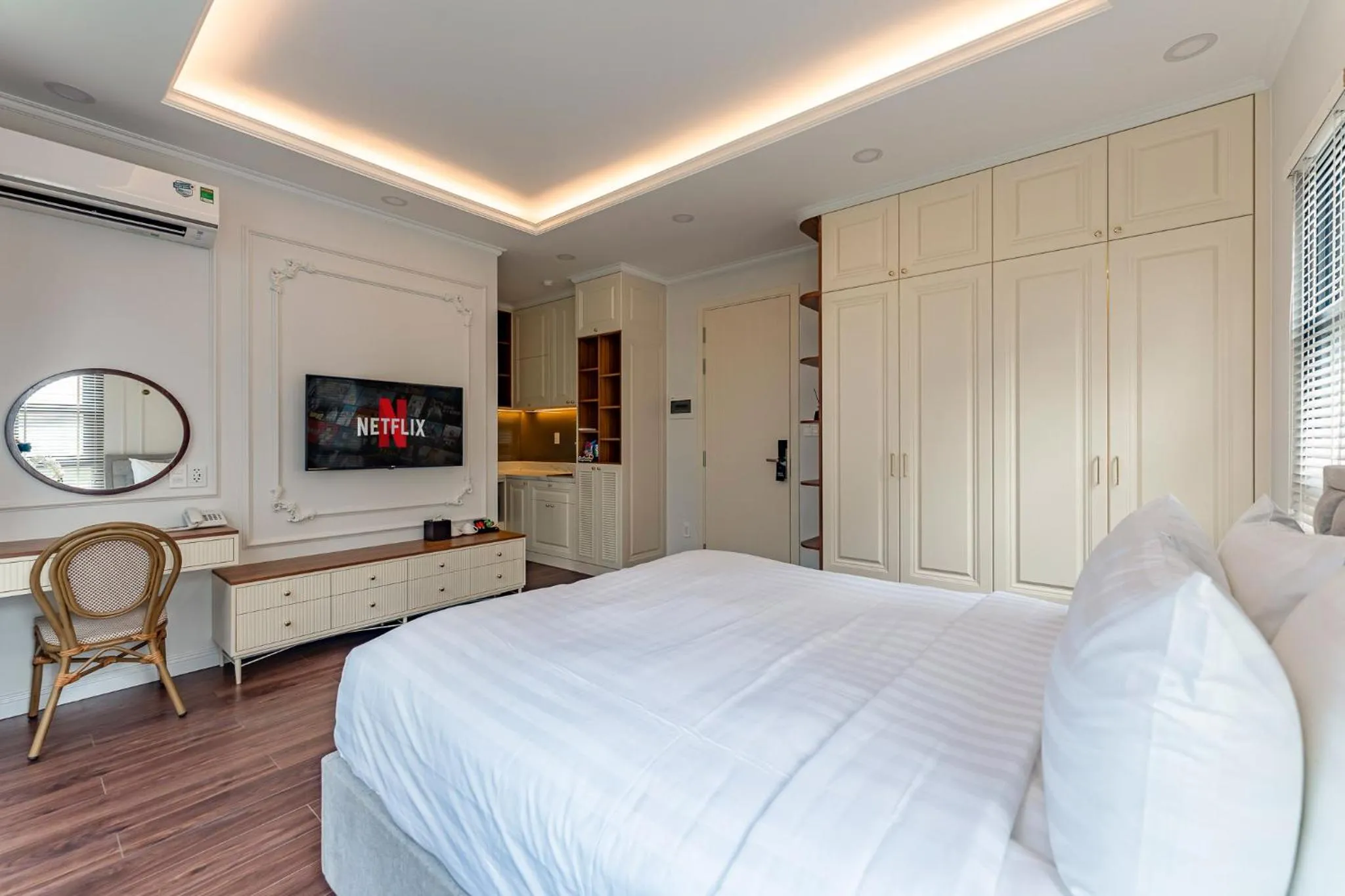 Bed in Golden Sun Apartment & Hotel