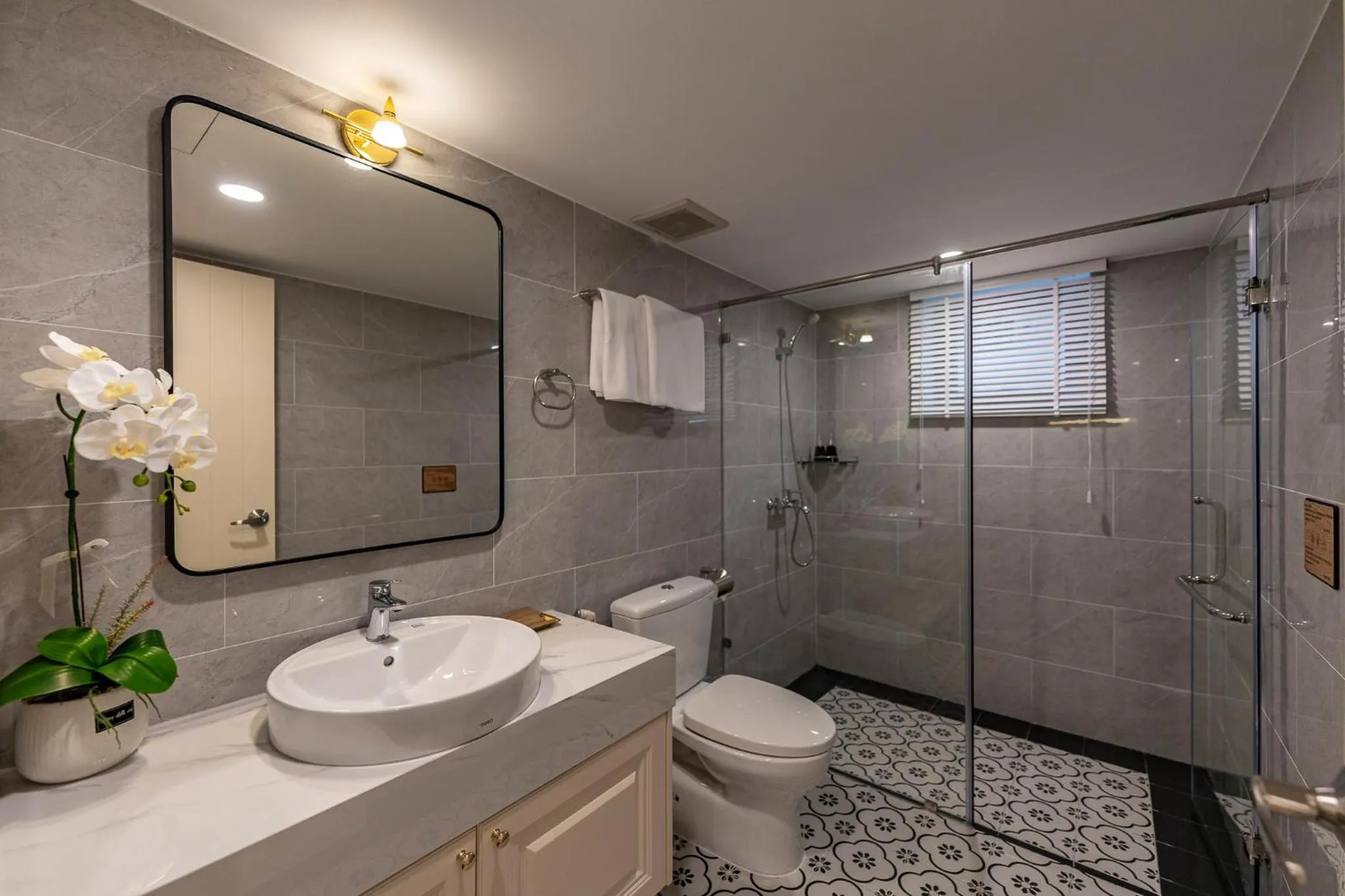 Golden Sun Apartment & Hotel