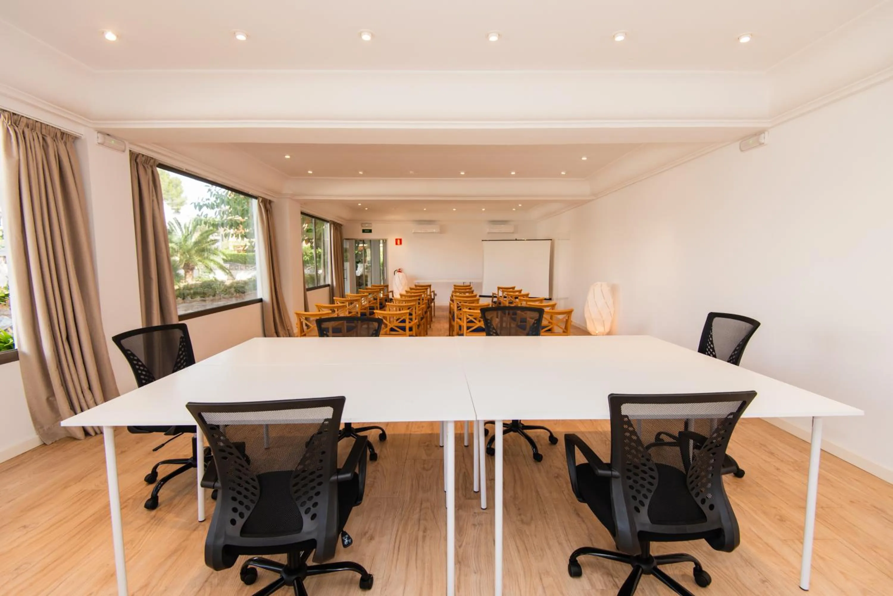 Meeting/conference room in Petit Garden Hotel by Flacalco