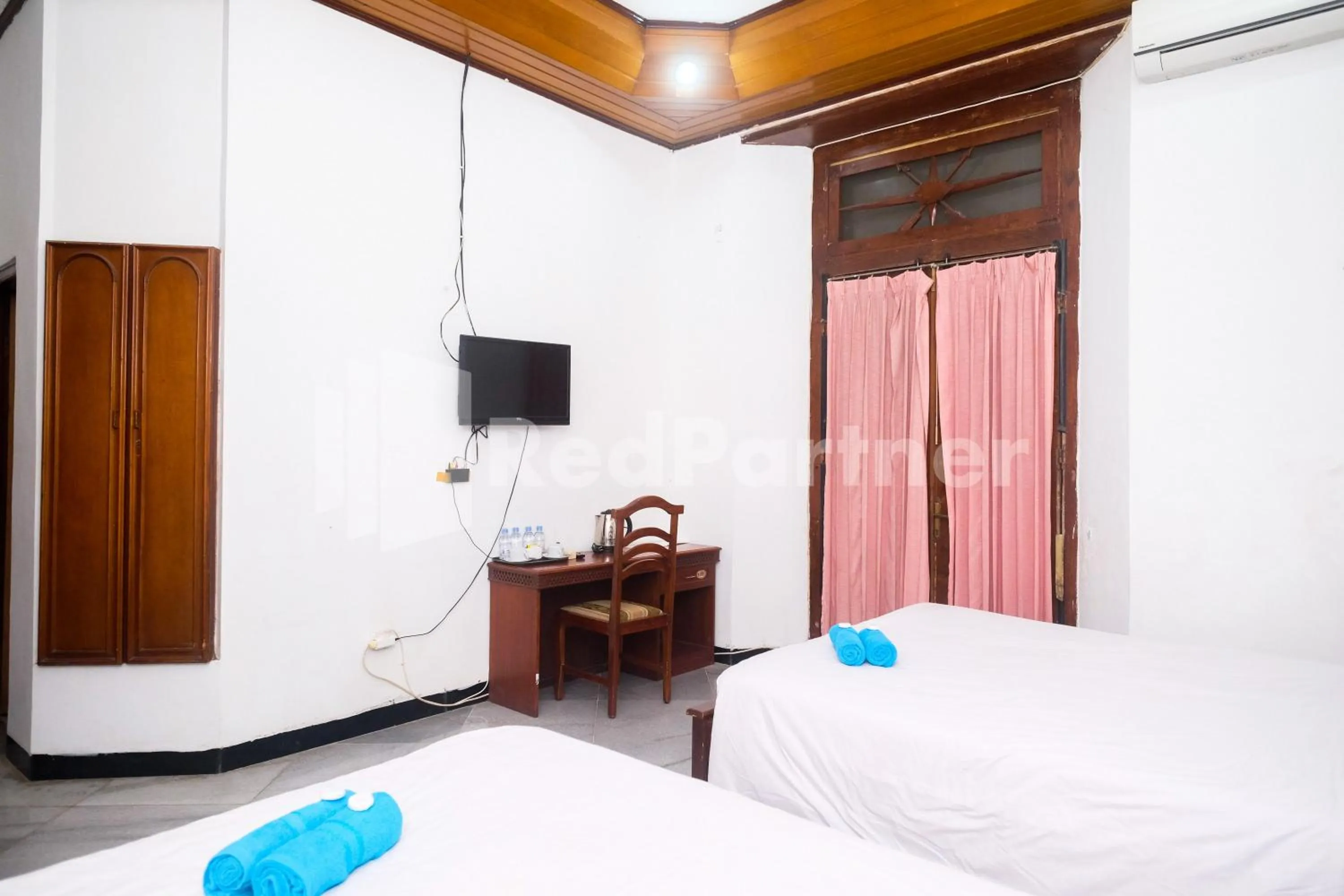 Bed in Hotel Limaran 1 Syariah Malioboro Mitra RedDoorz