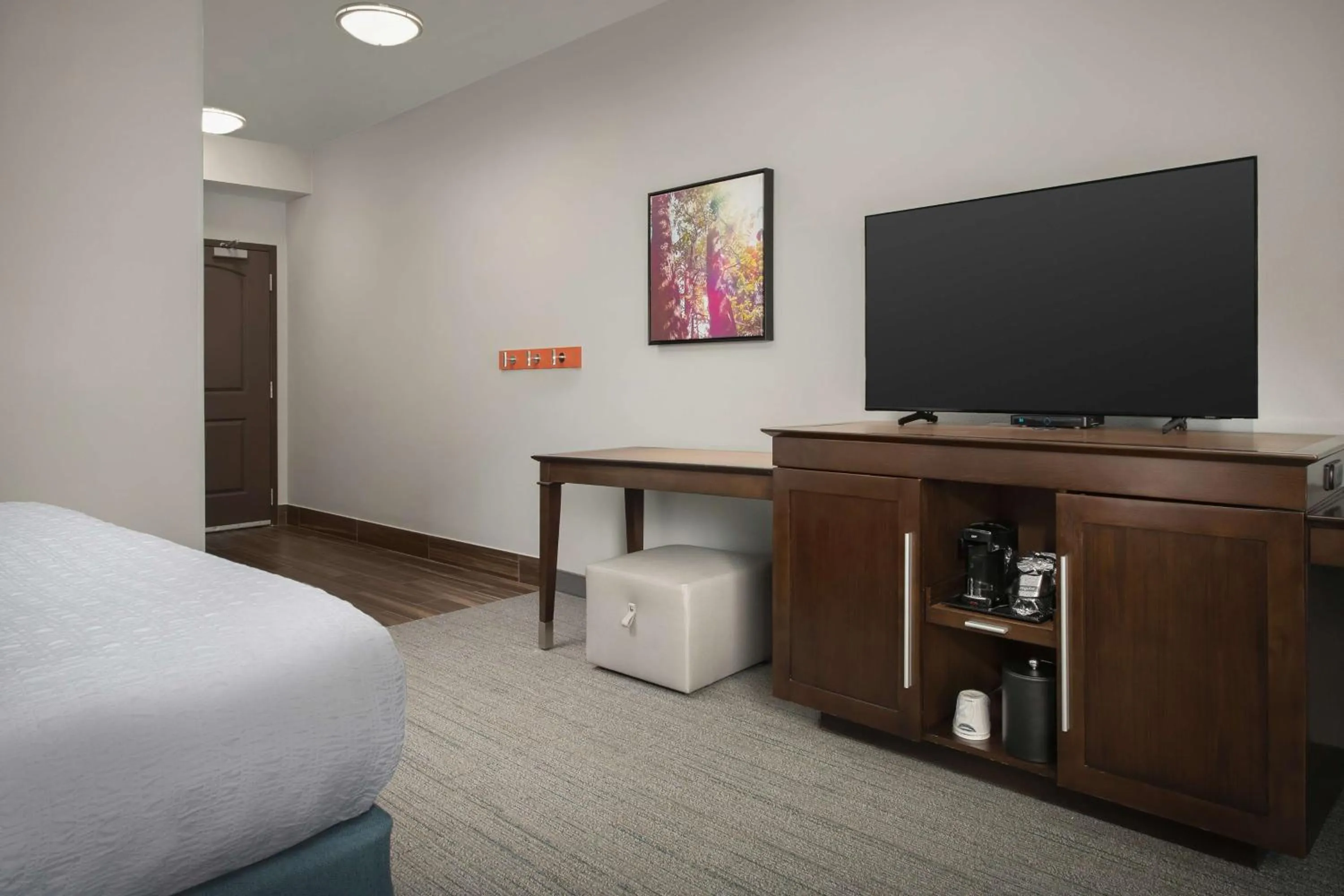 Bedroom, Bed in Hampton Inn & Suites Portland/Hillsboro-Evergreen Park