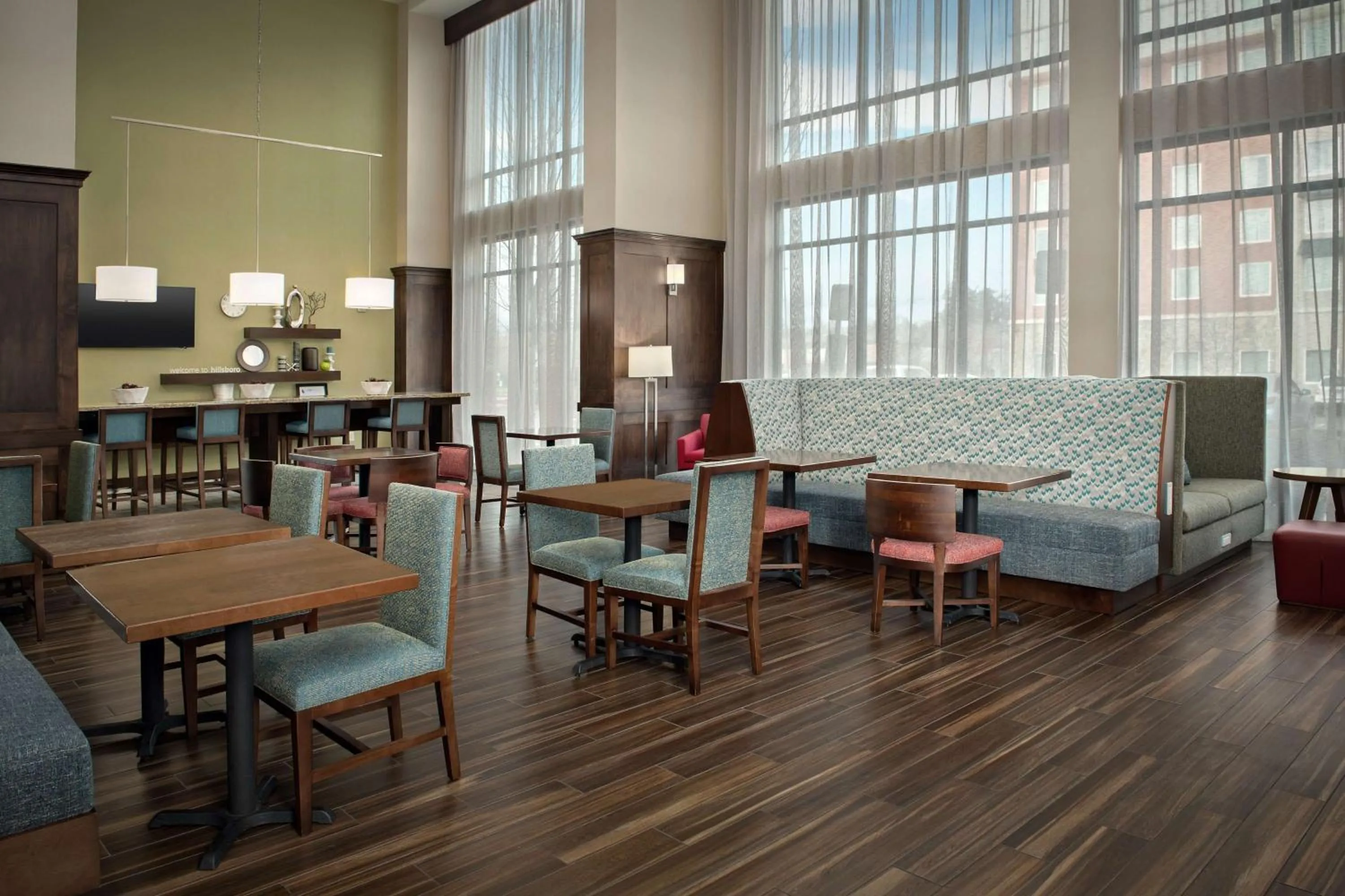 Breakfast in Hampton Inn & Suites Portland/Hillsboro-Evergreen Park