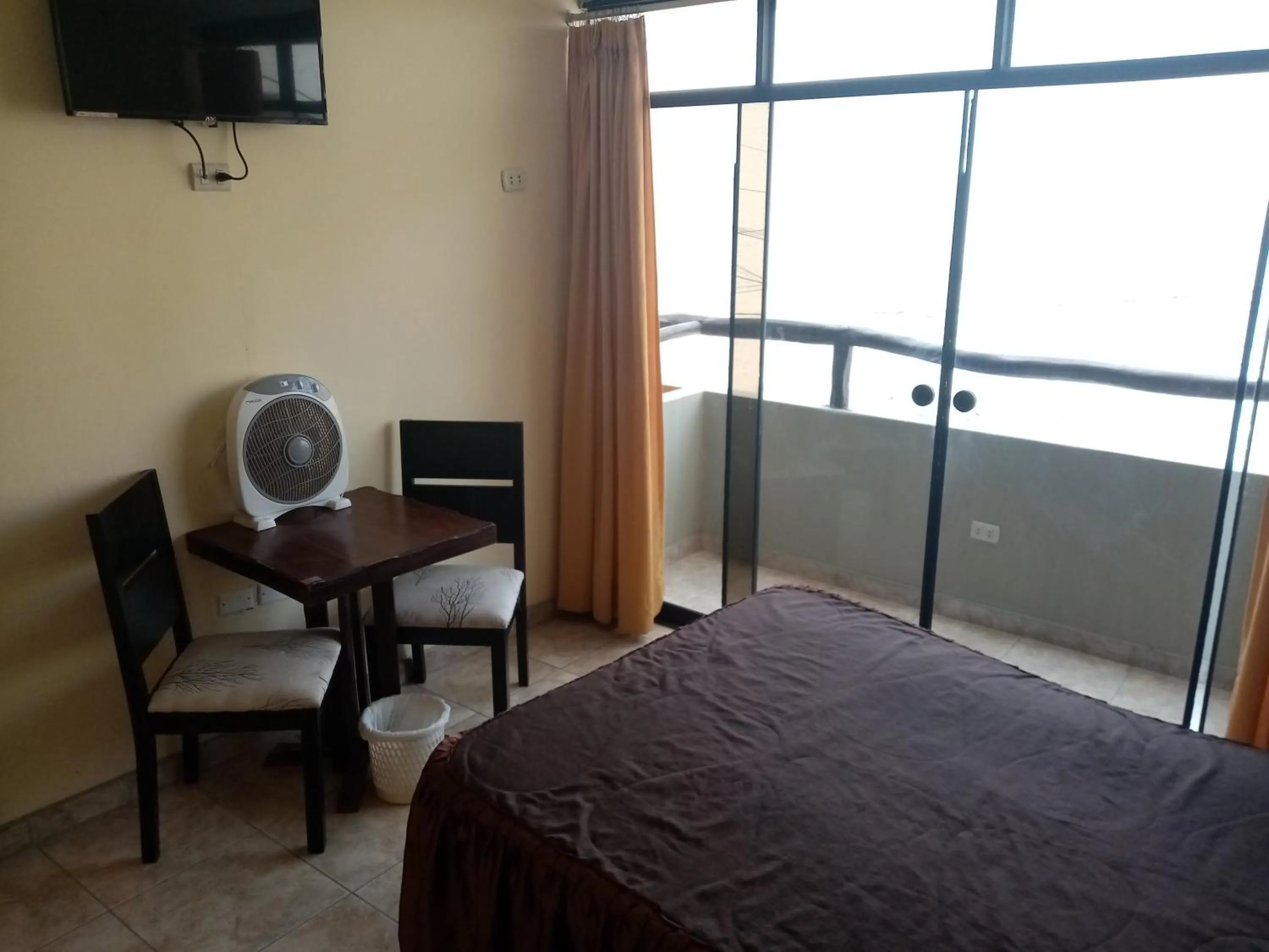 Photo of the whole room, Bed in Hostal Huacachina Sunset