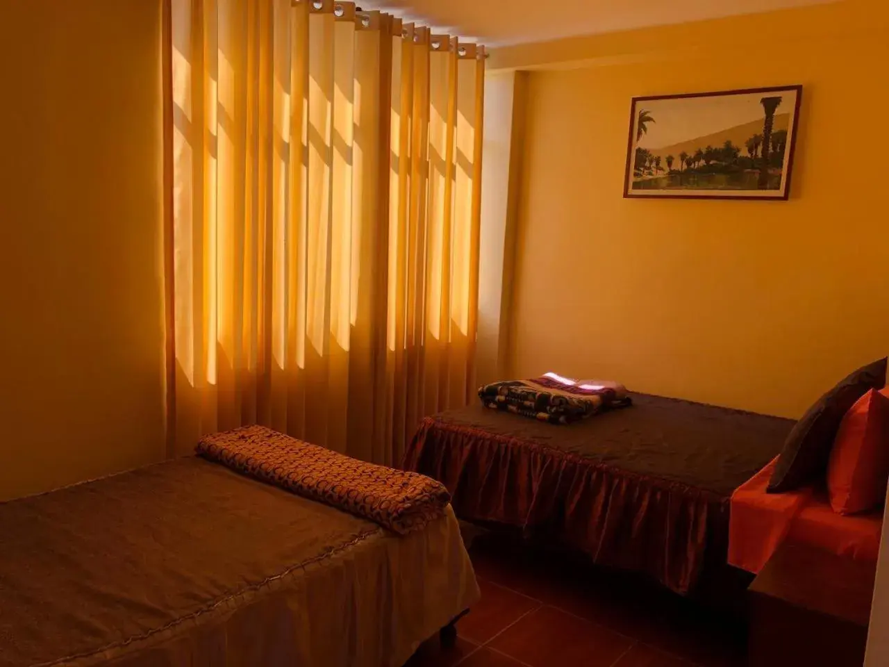 Family Room - single occupancy in Hostal Huacachina Sunset Family Room - single occupancy in Hostal Huacachina Sunset