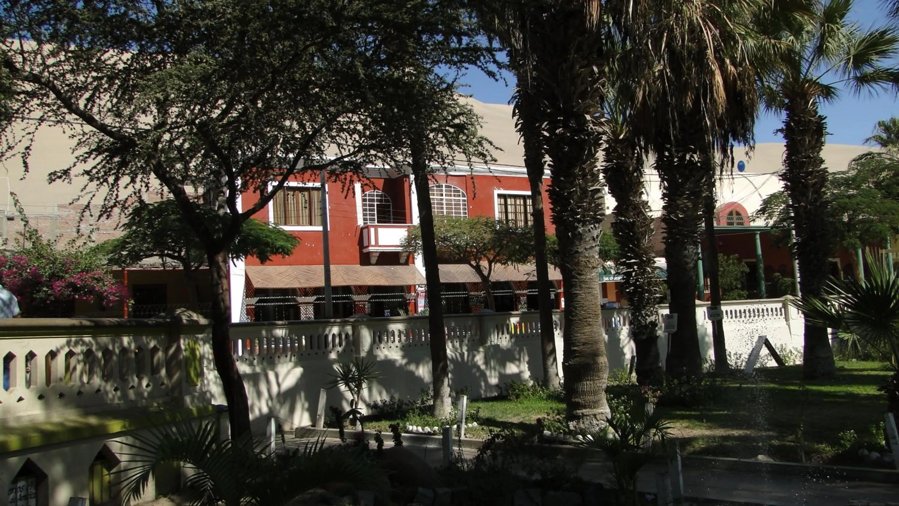 Property building in Hostal Huacachina Sunset