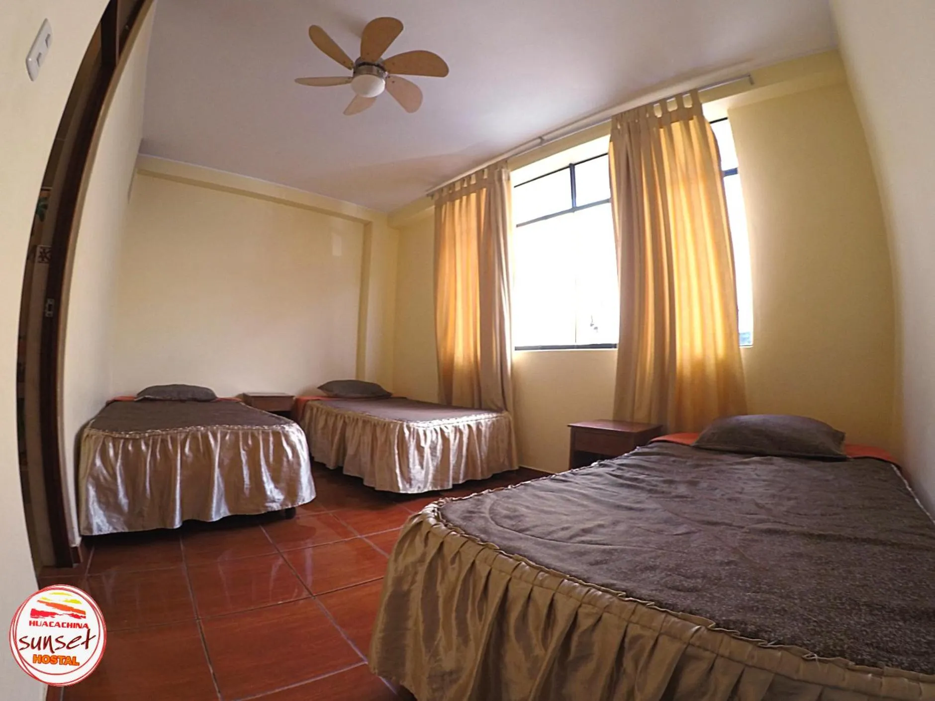 Photo of the whole room, Bed in Hostal Huacachina Sunset