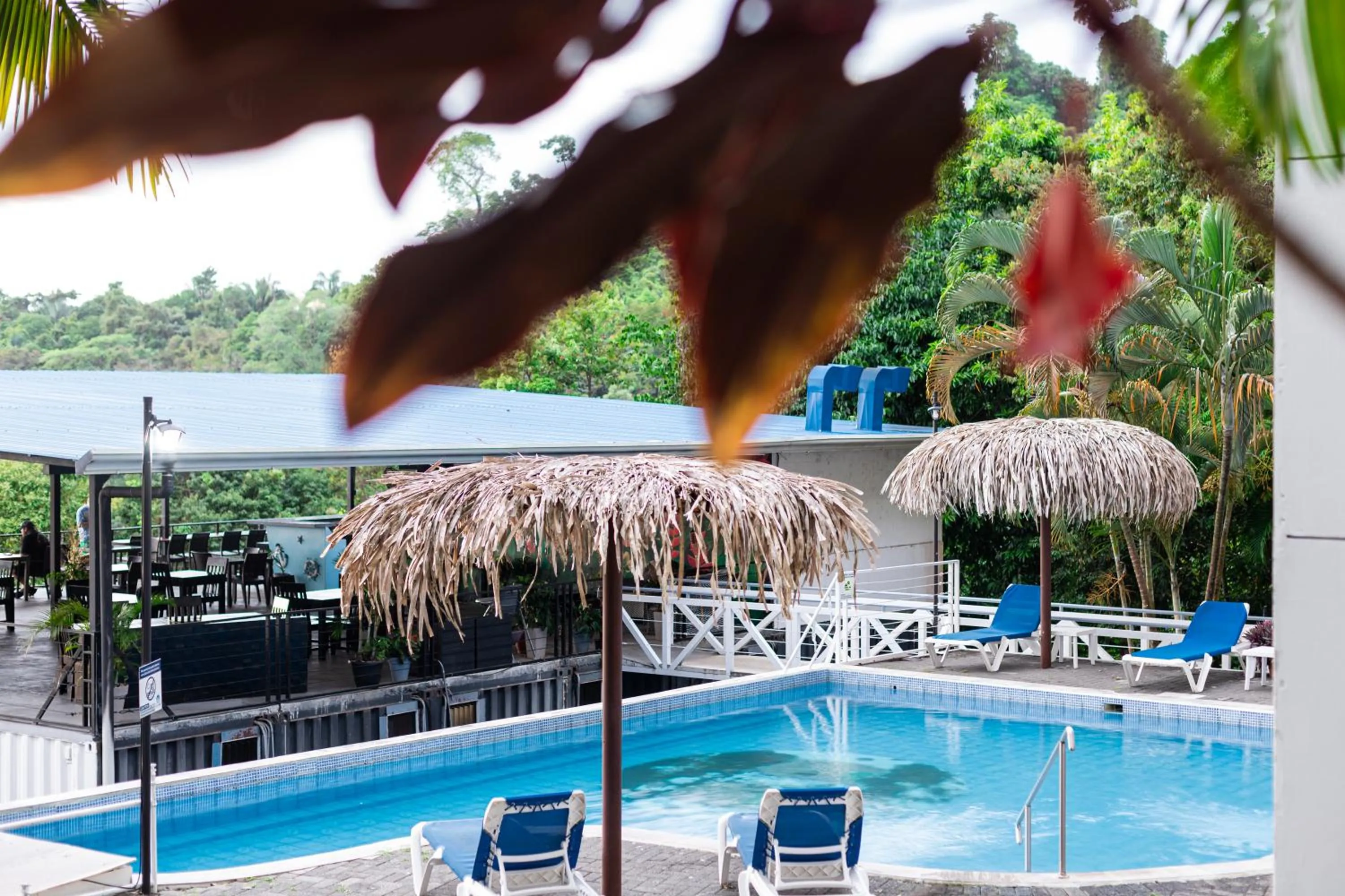 Restaurant/places to eat in El Faro Containers Beach Hotel