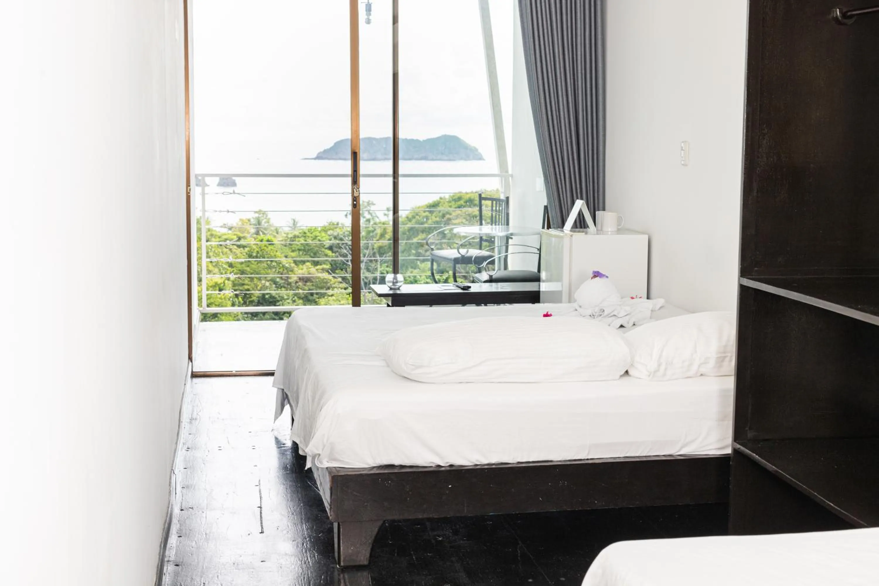 Bed in El Faro Containers Beach Hotel