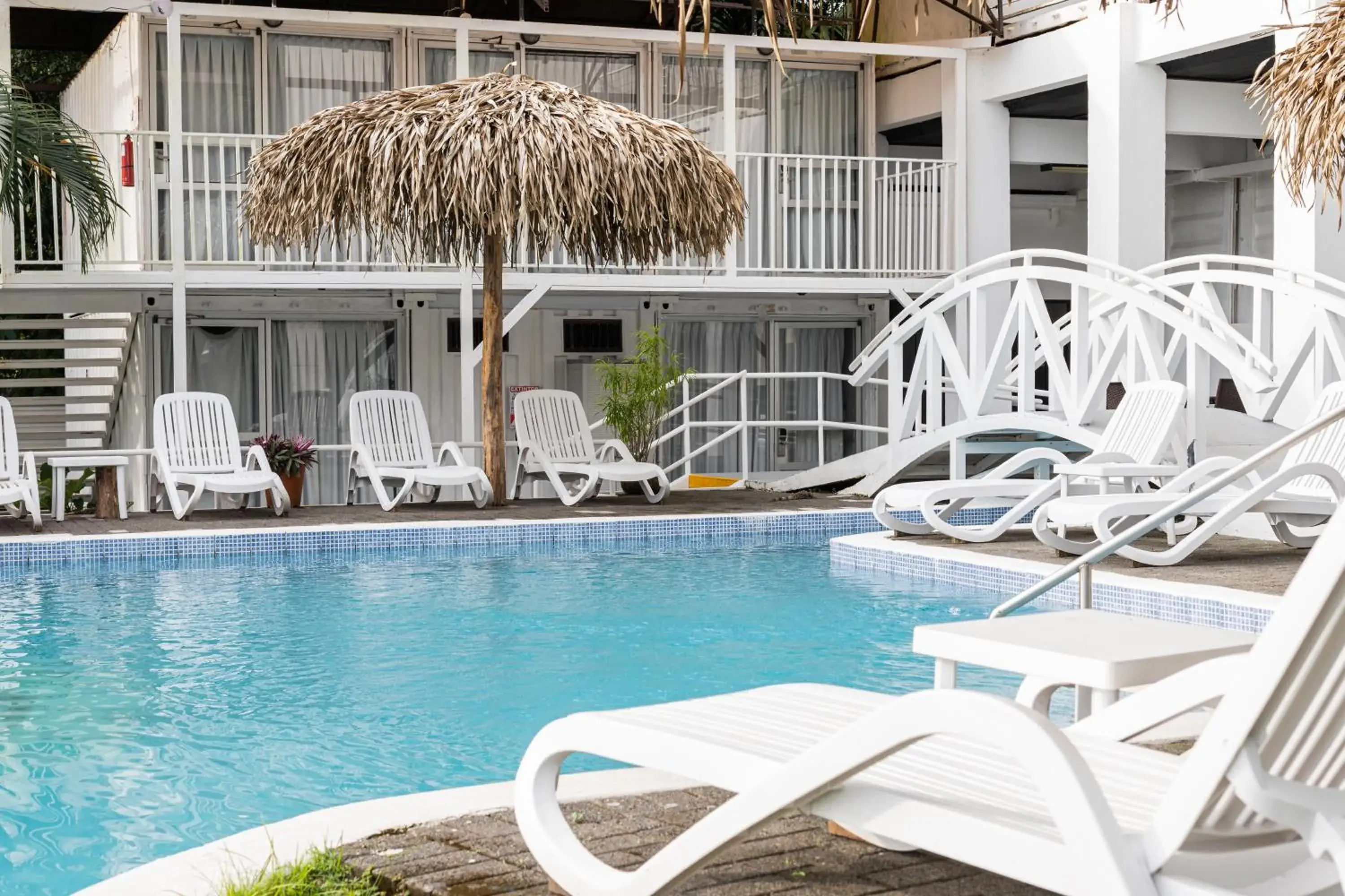 Double Room with Pool View in El Faro Containers Beach Hotel Double Room with Pool View in El Faro Containers Beach Hotel