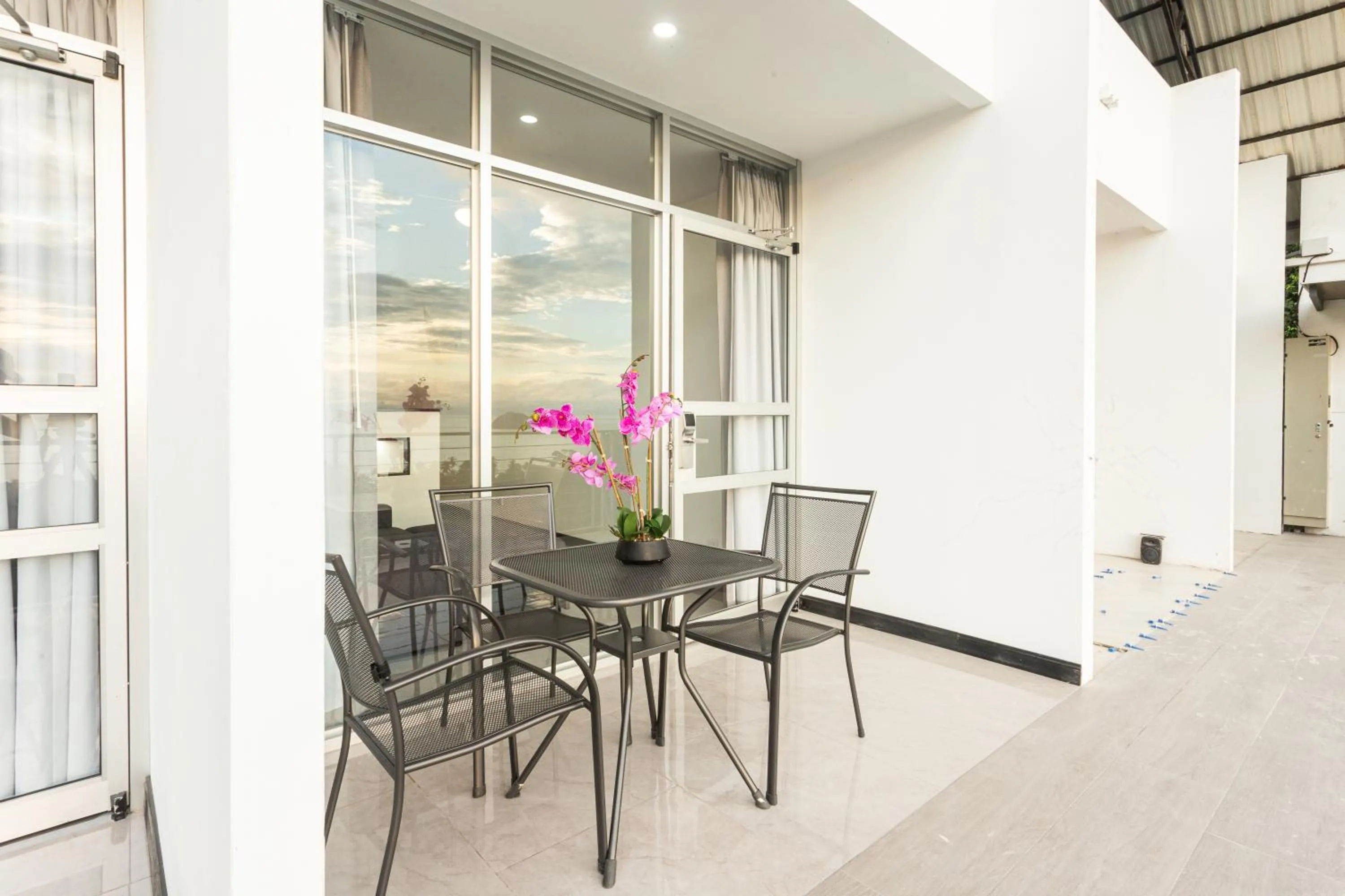 Balcony/Terrace in El Faro Containers Beach Hotel