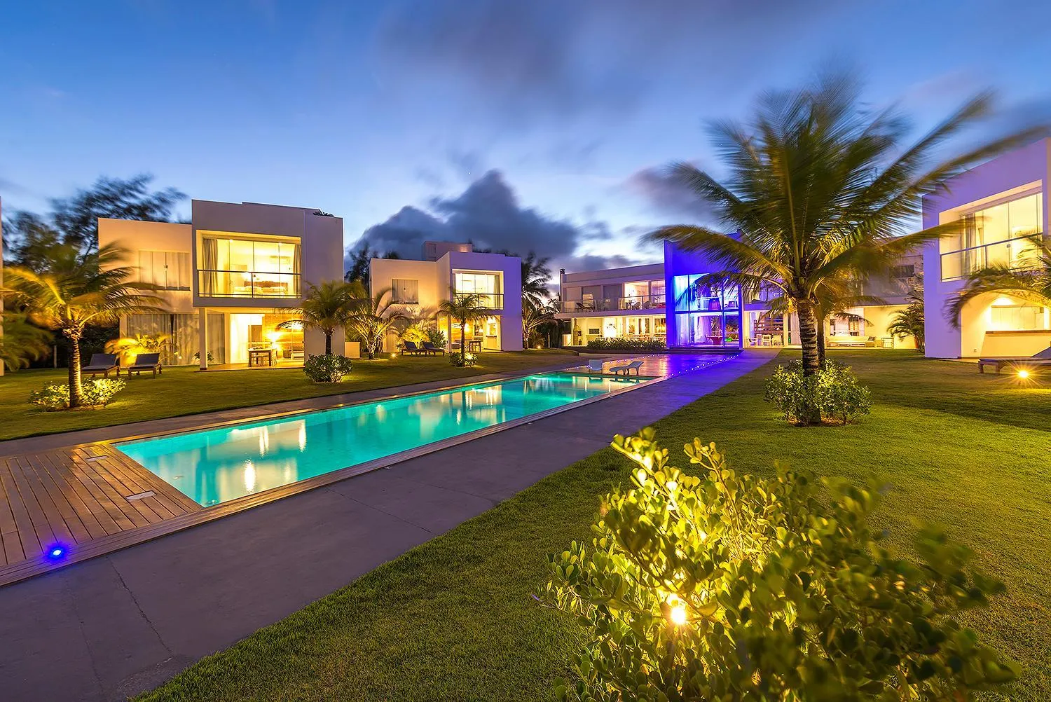 Garden view in B Blue Beachouses