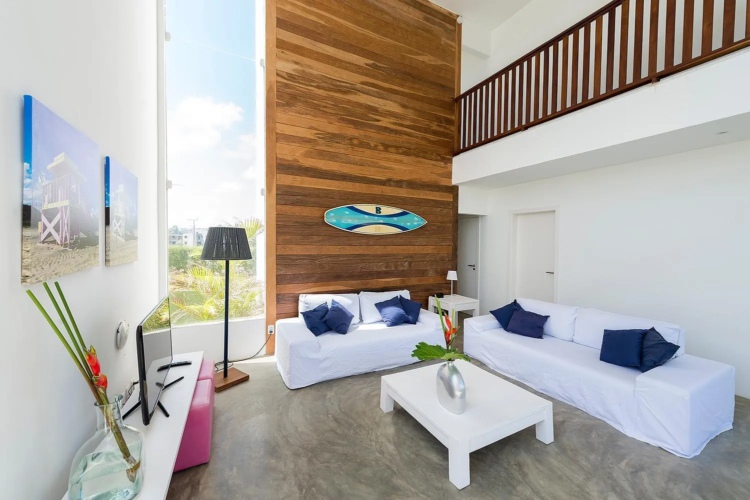 Communal lounge/ TV room in B Blue Beachouses