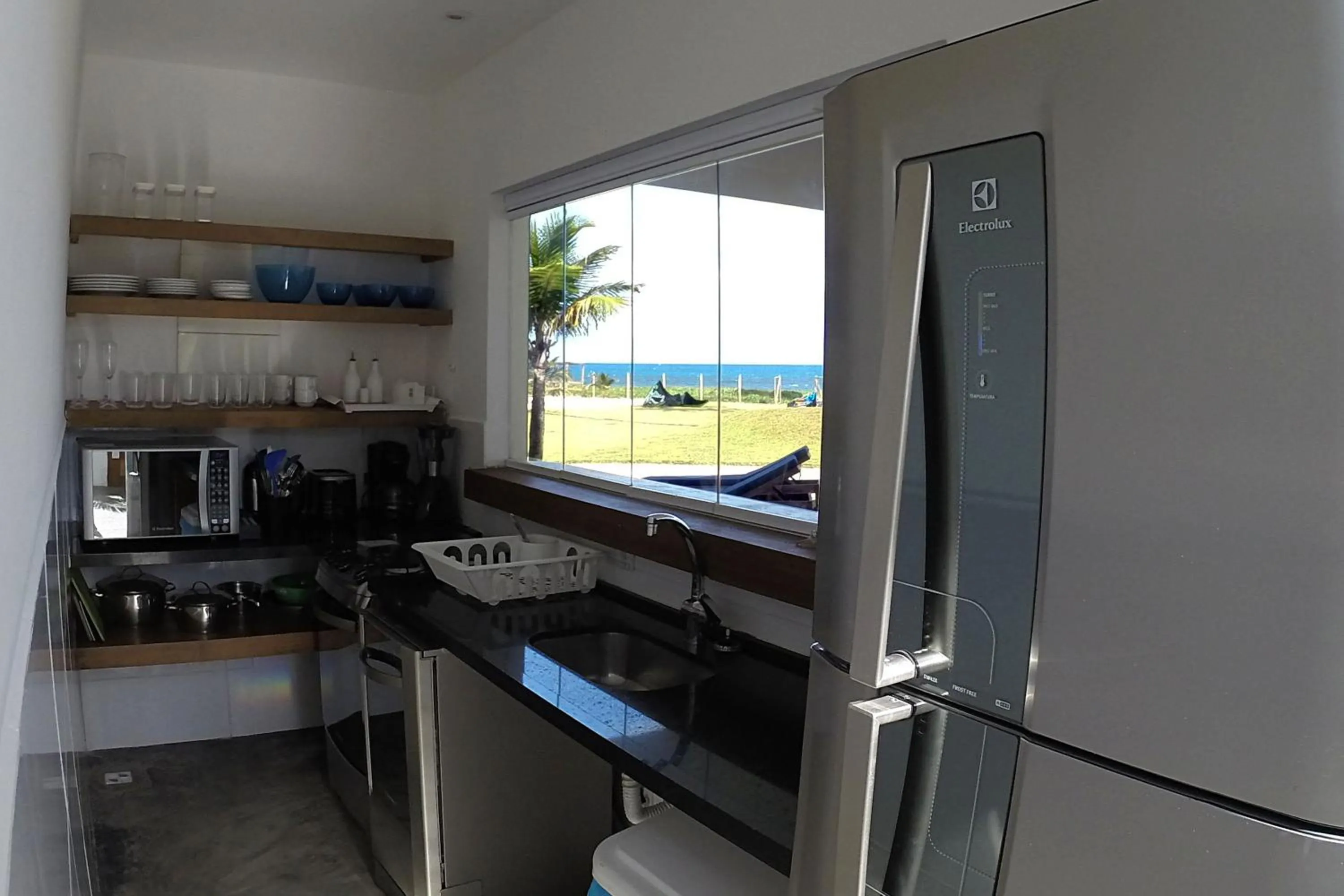 Kitchen or kitchenette in B Blue Beachouses