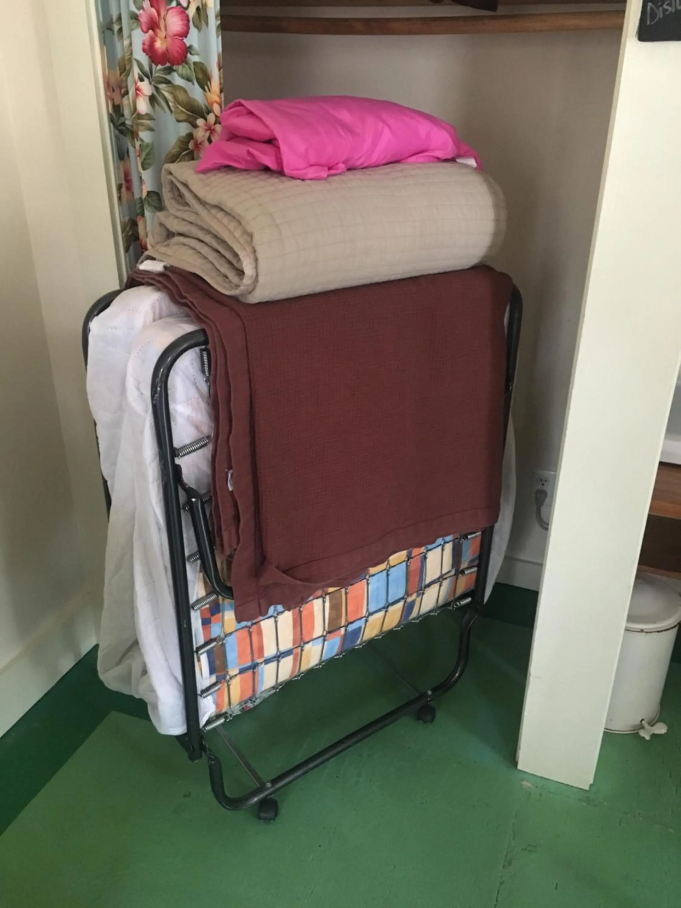 Bed in Hibiscus Coffee & Guesthouse