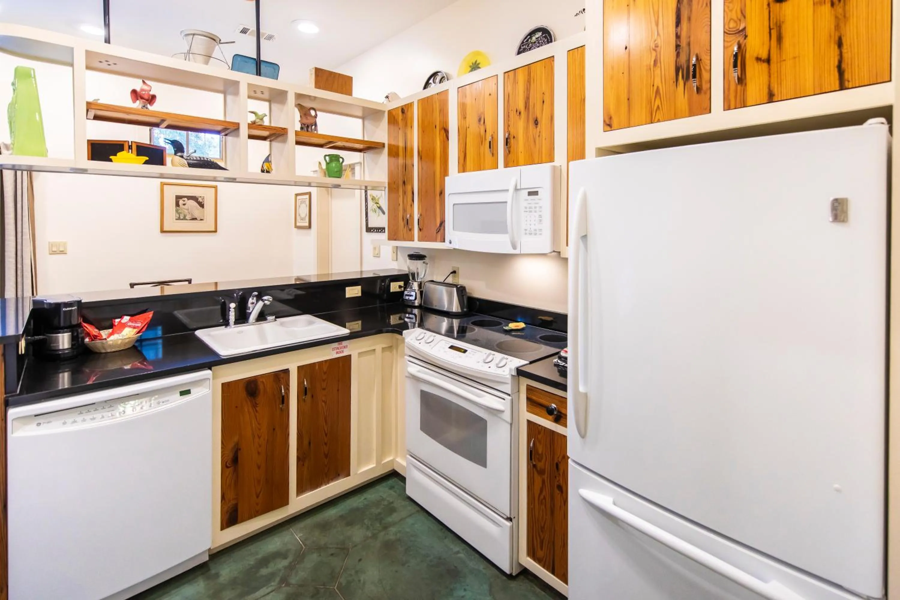 Kitchen or kitchenette in Hibiscus Coffee & Guesthouse