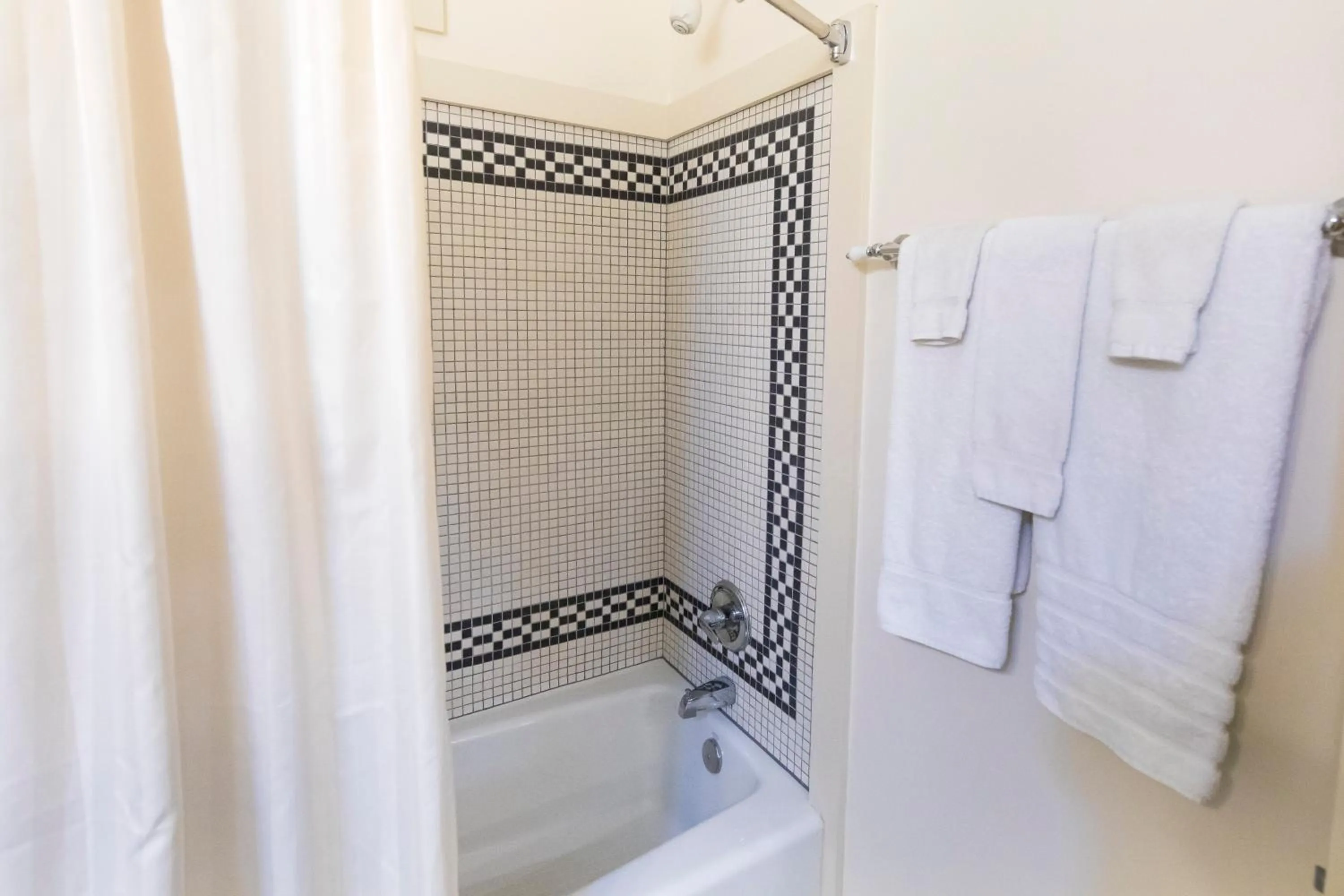 Bathroom in Hibiscus Coffee & Guesthouse