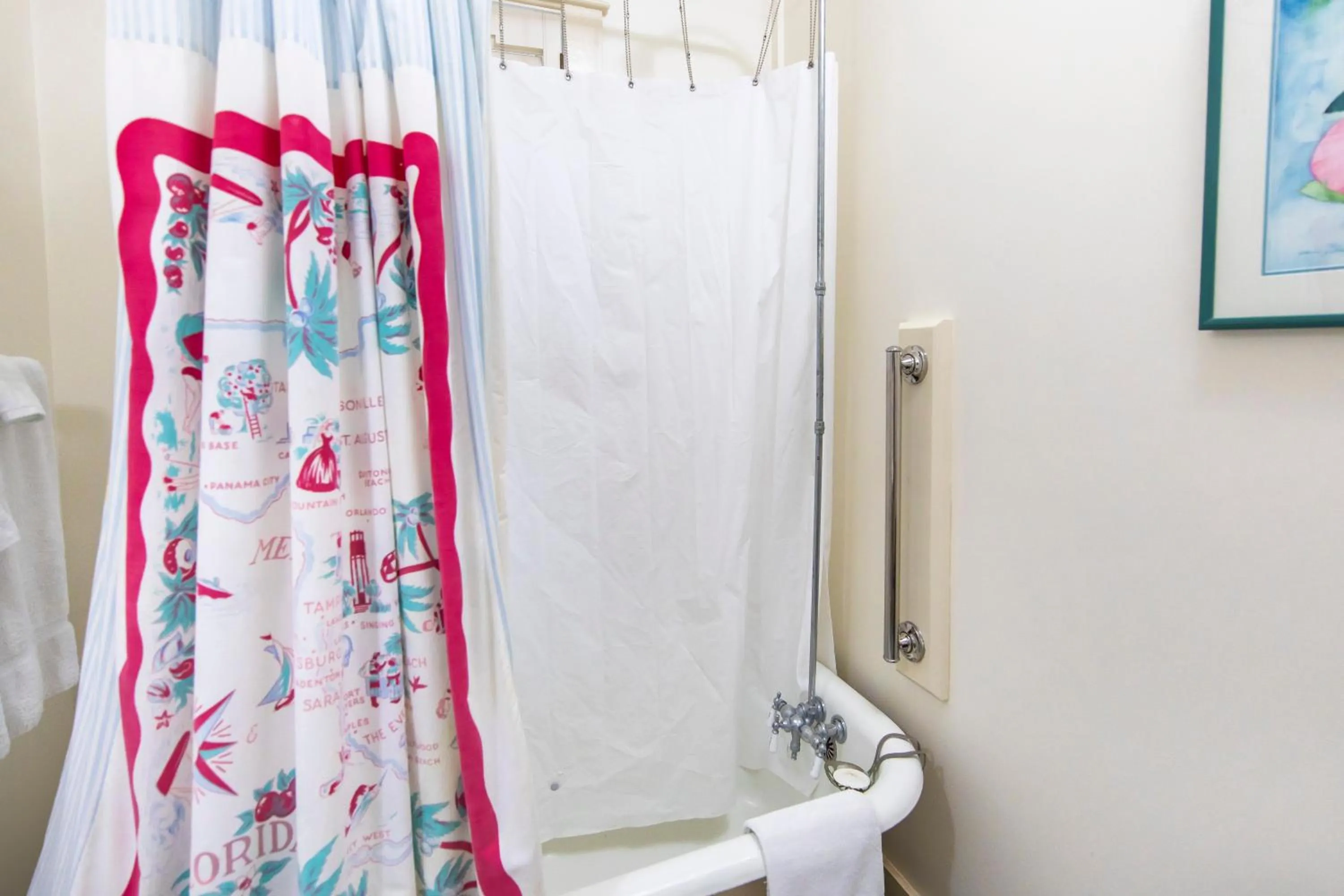 Bathroom in Hibiscus Coffee & Guesthouse